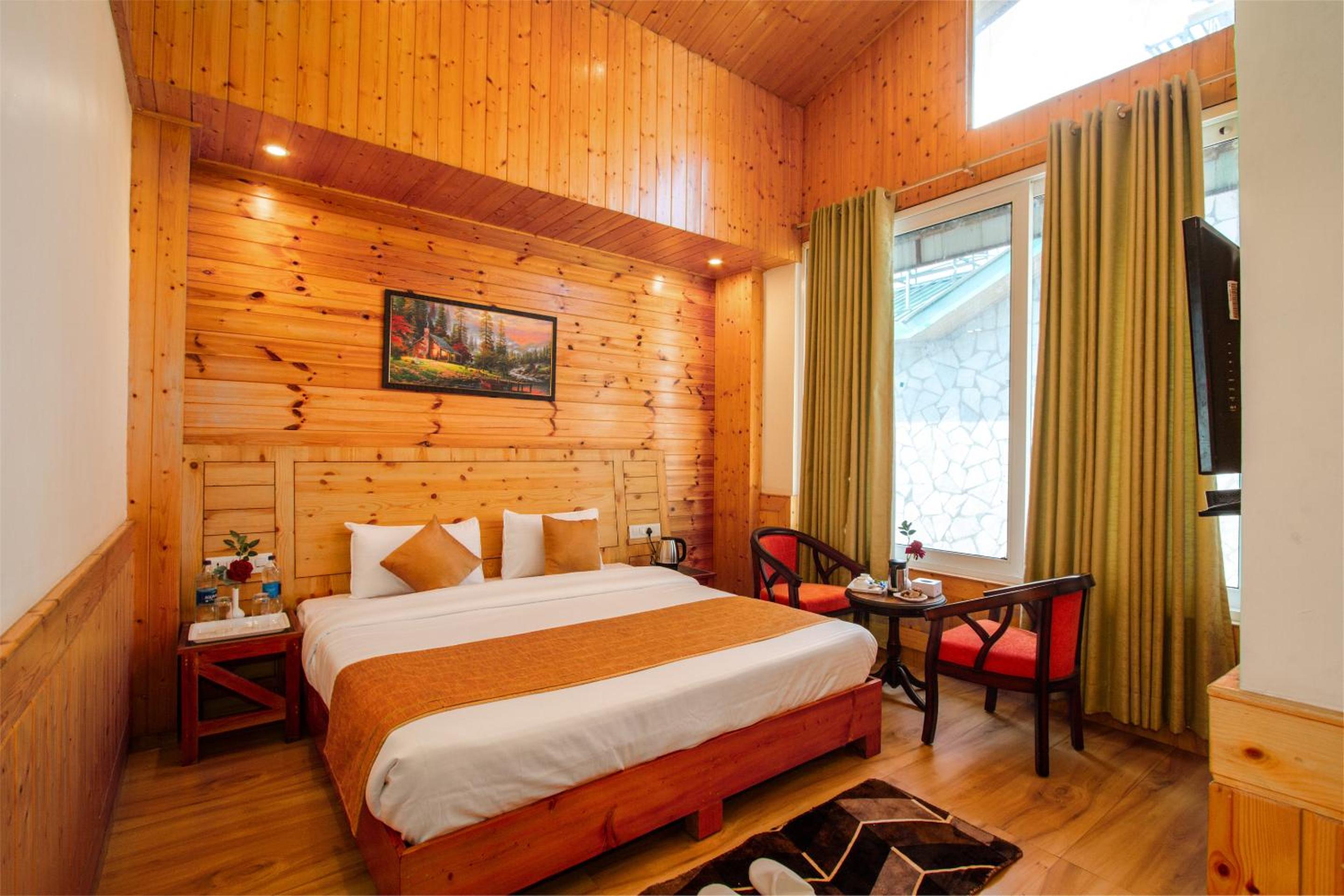 King Suite with Balcony - Photo 33