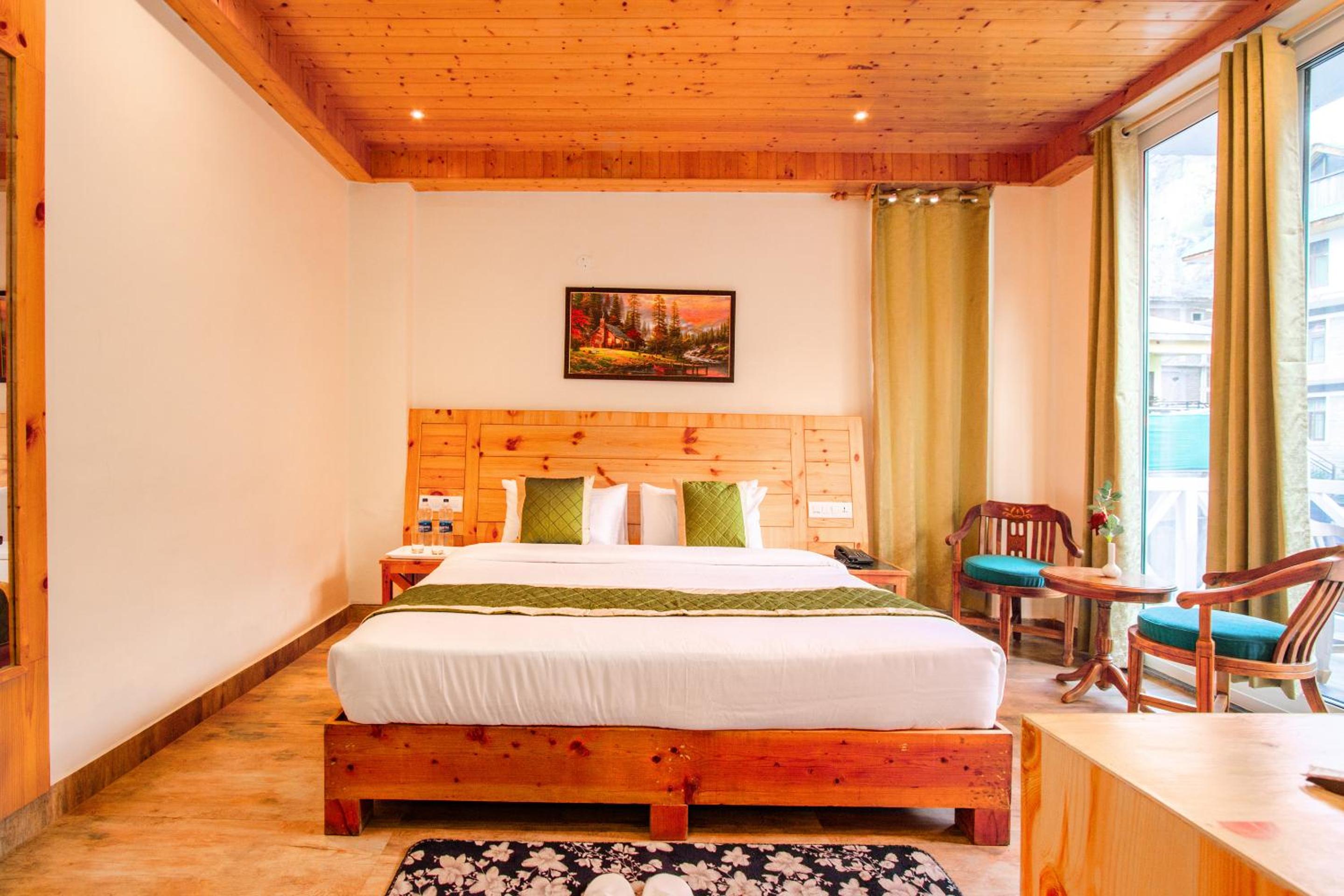 King Suite with Balcony - Photo 6