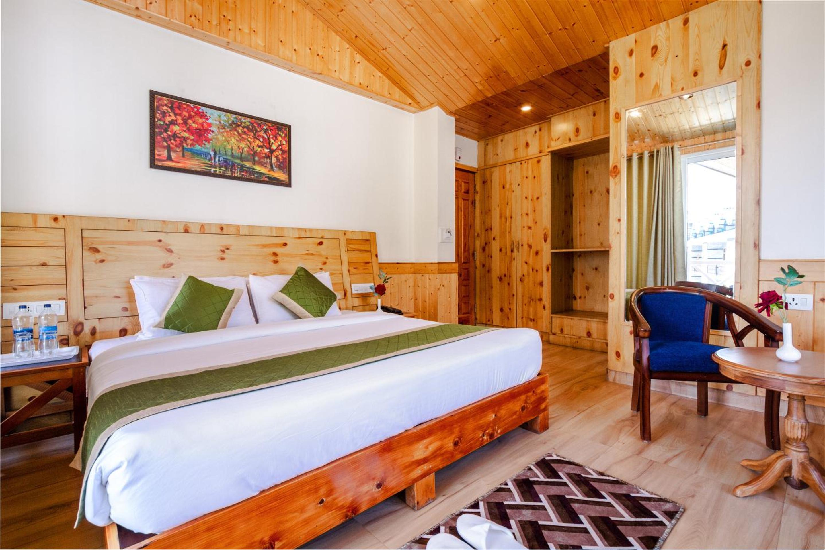 King Suite with Balcony - Photo 9
