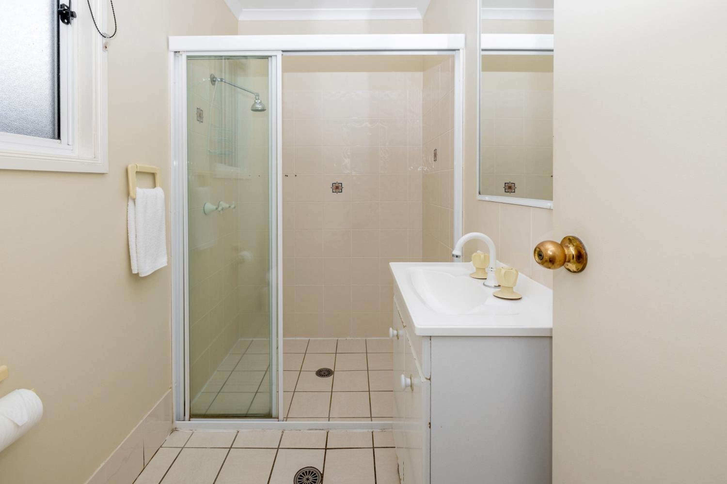 Economy Two-Bedroom Cabin - Not Pet Friendly photo 2