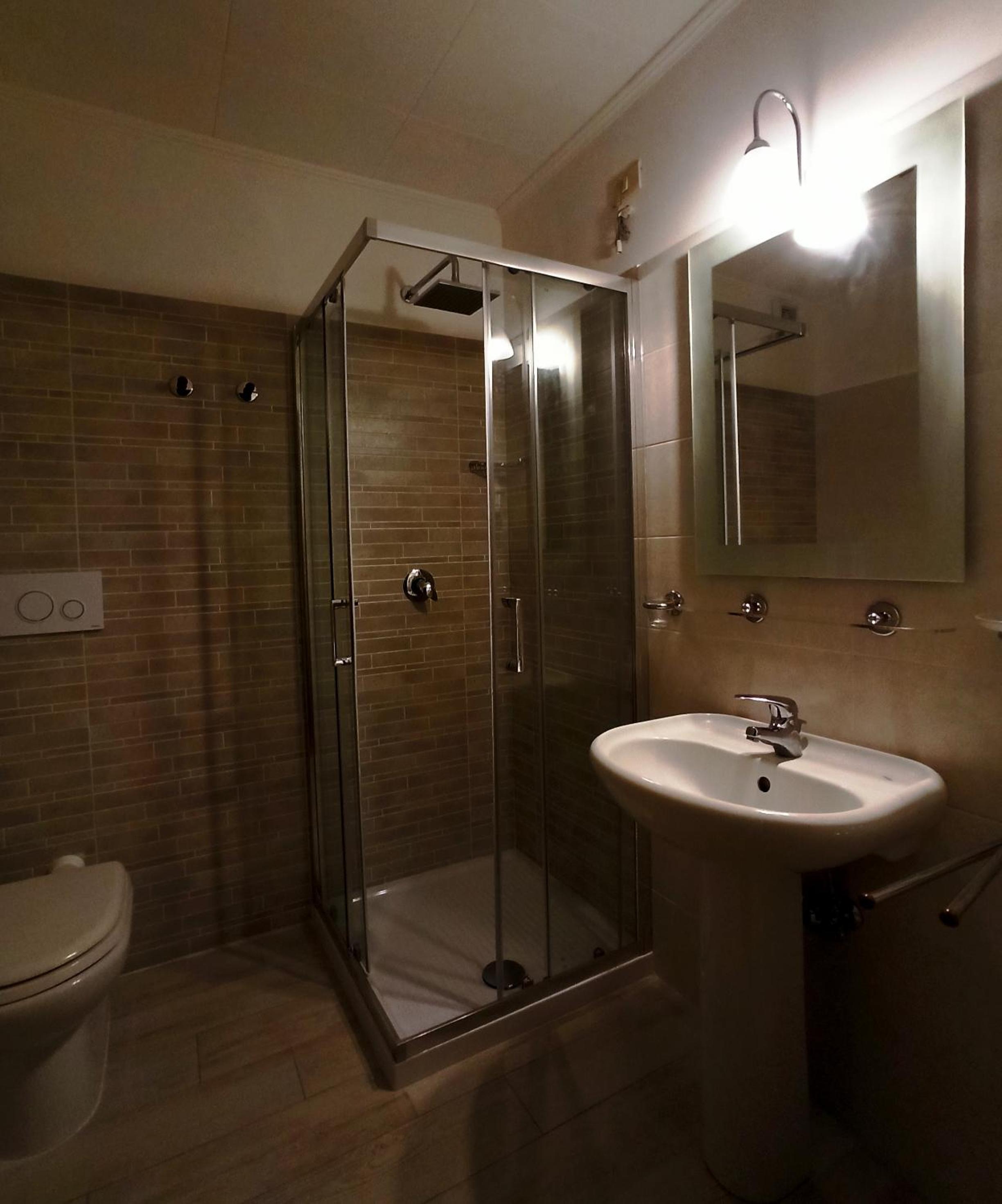 Double Room - Photo 12