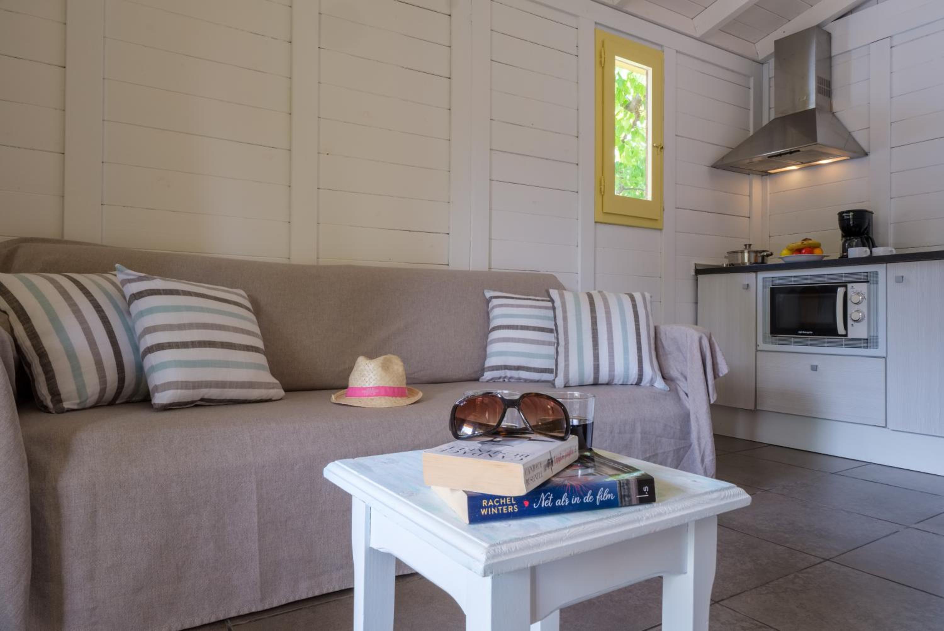 Tropical Bungalow photo 2