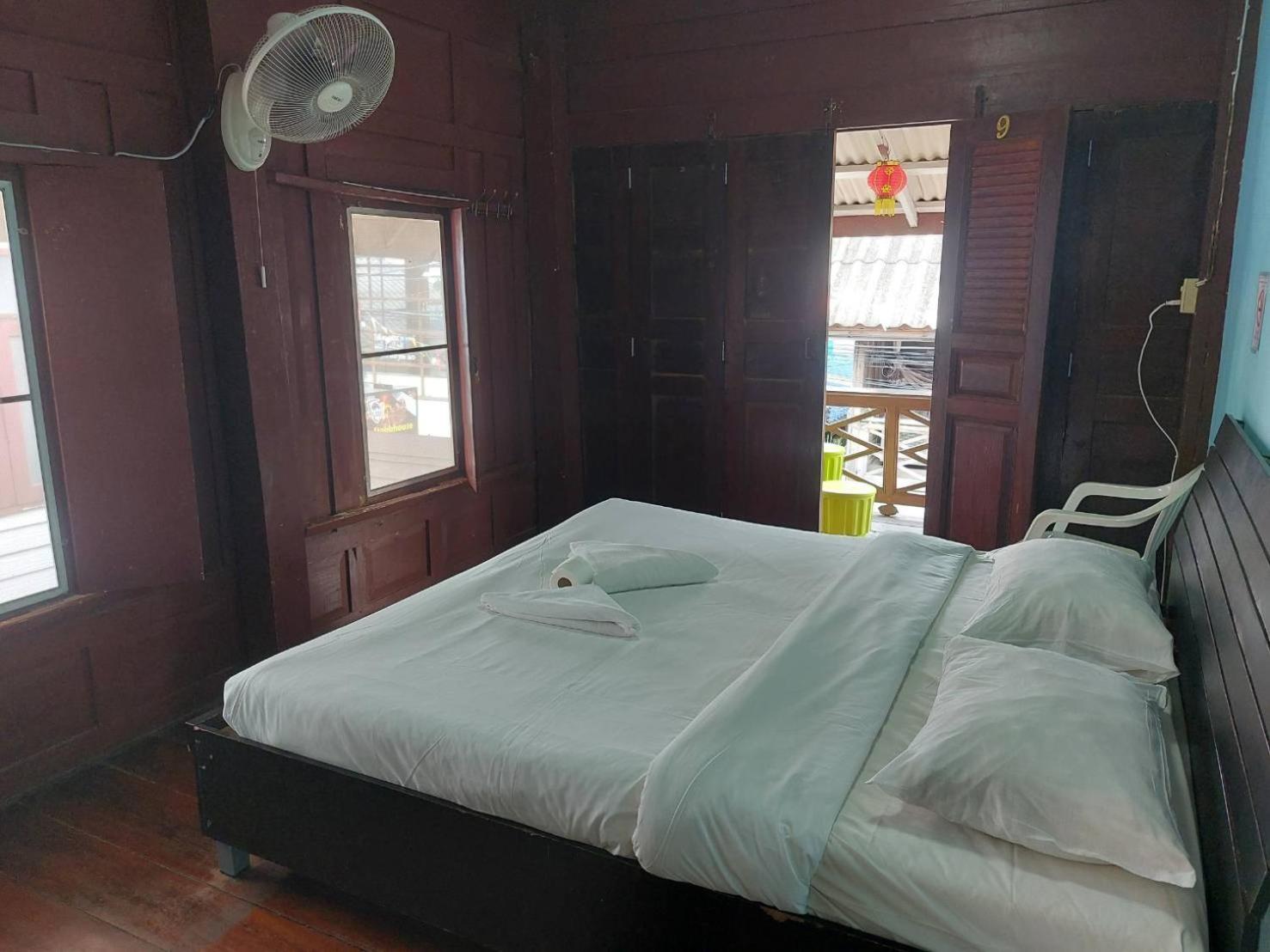 Double Fan Room With Shared Bathroom