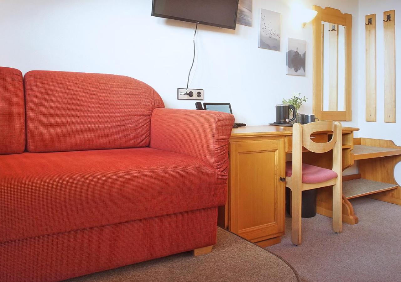 Economy Double Room with Access to Indoor Pool photo 3