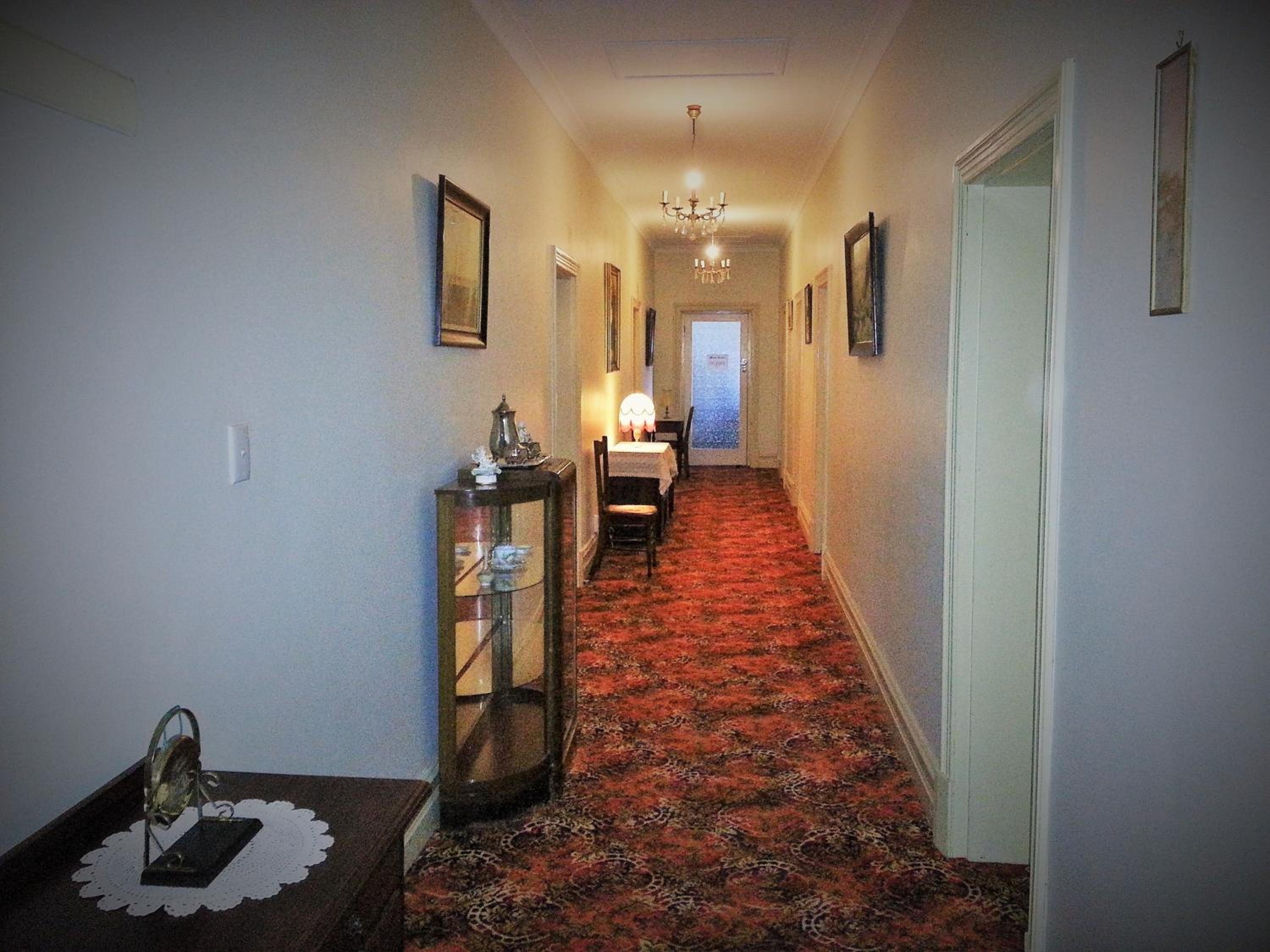 Standard Queen Room - Photo 5