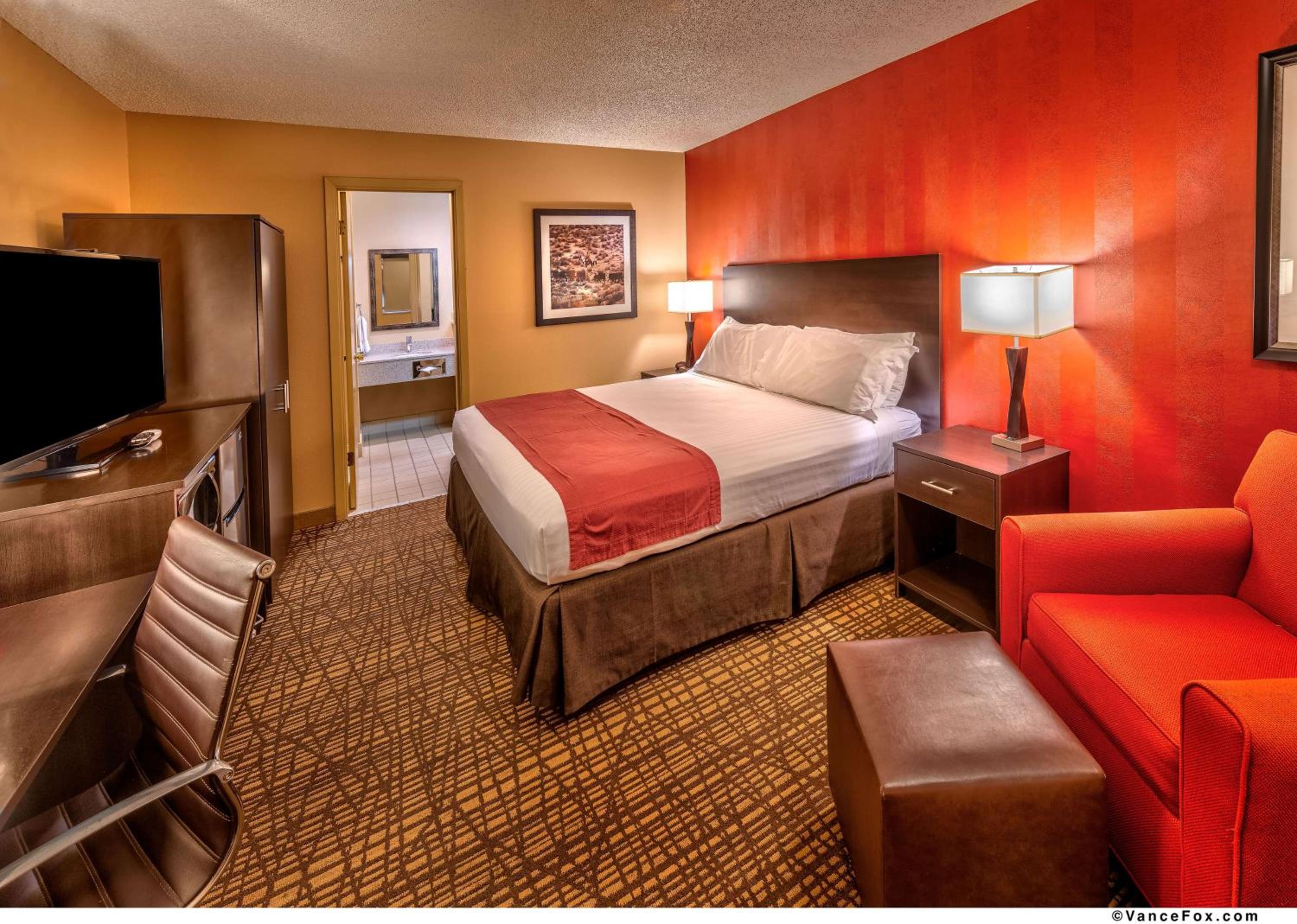 King Room with Walk-in Shower - Disability Access photo 1