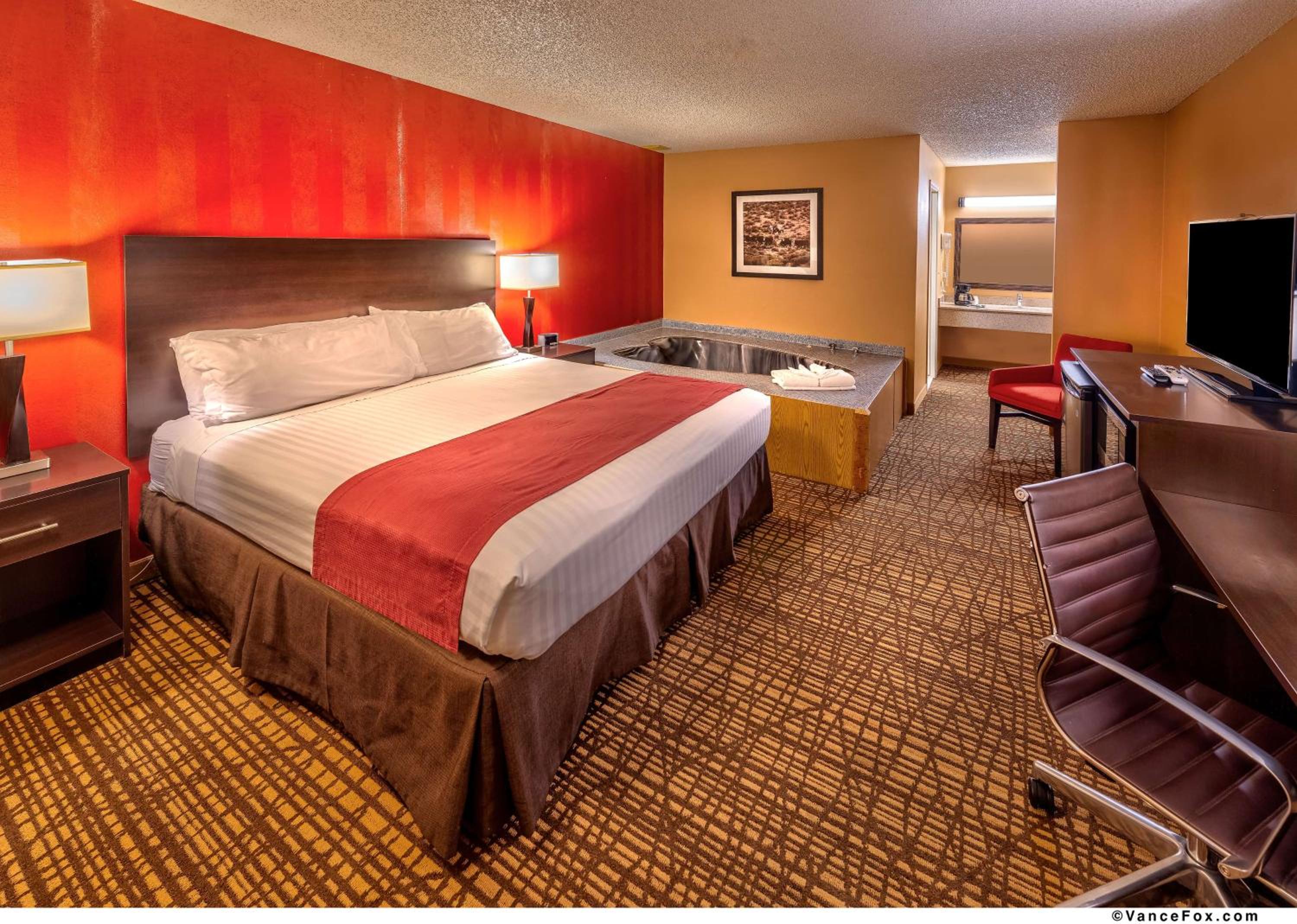 King Suite with Spa Bath photo 1