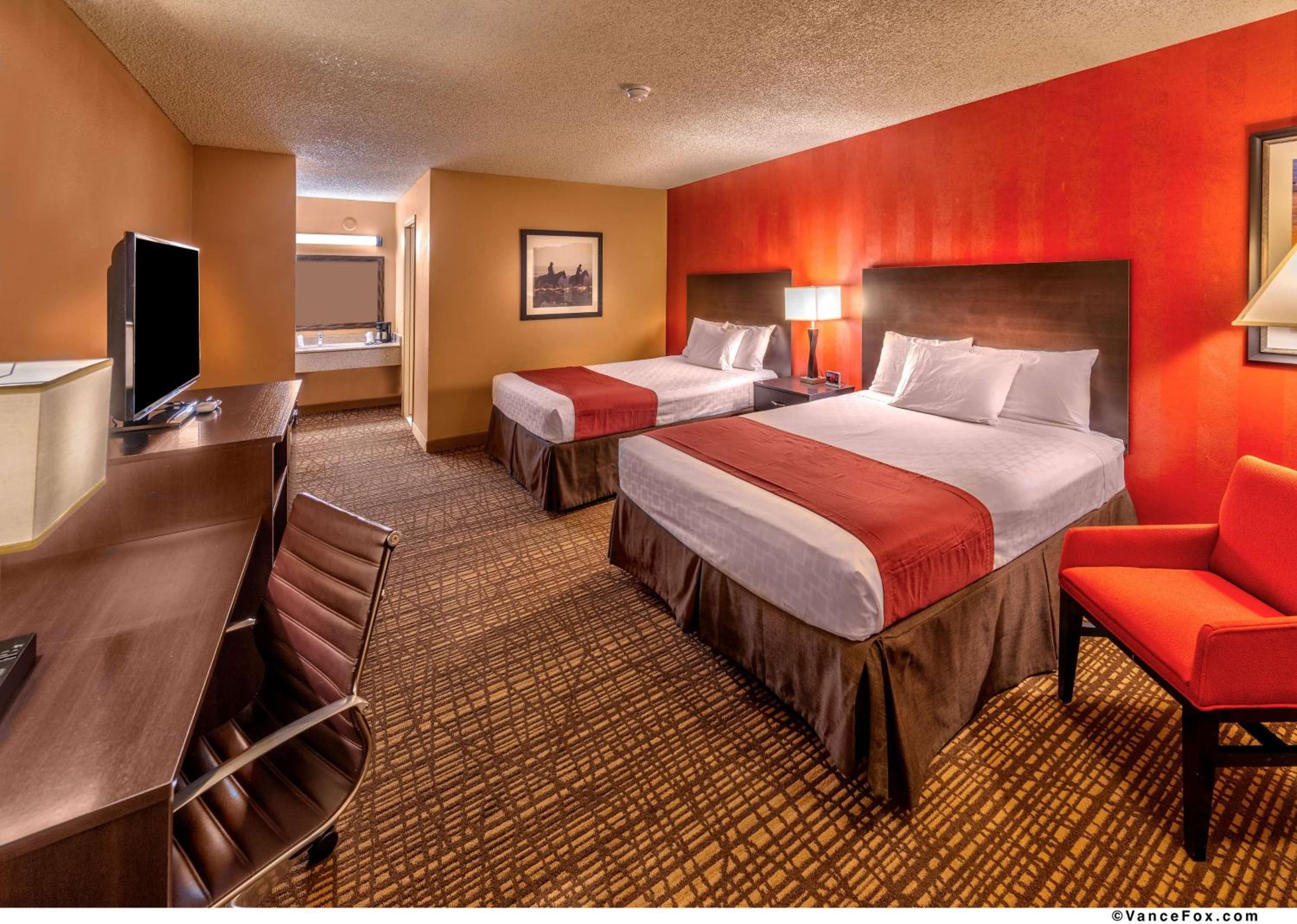 Queen Room with Two Queen Beds - Non-Smoking photo 1