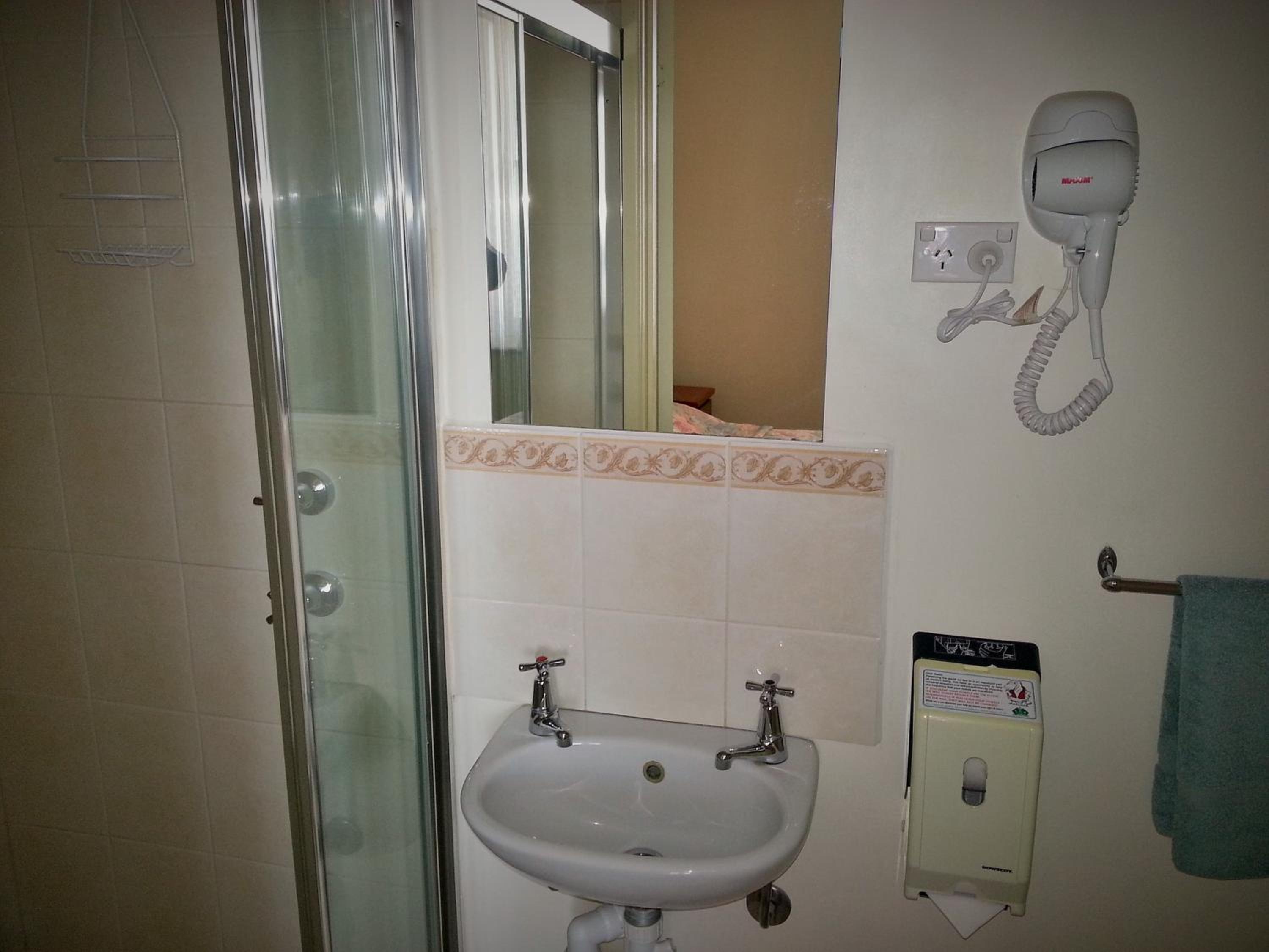 Standard Double or Twin Room - Photo 4