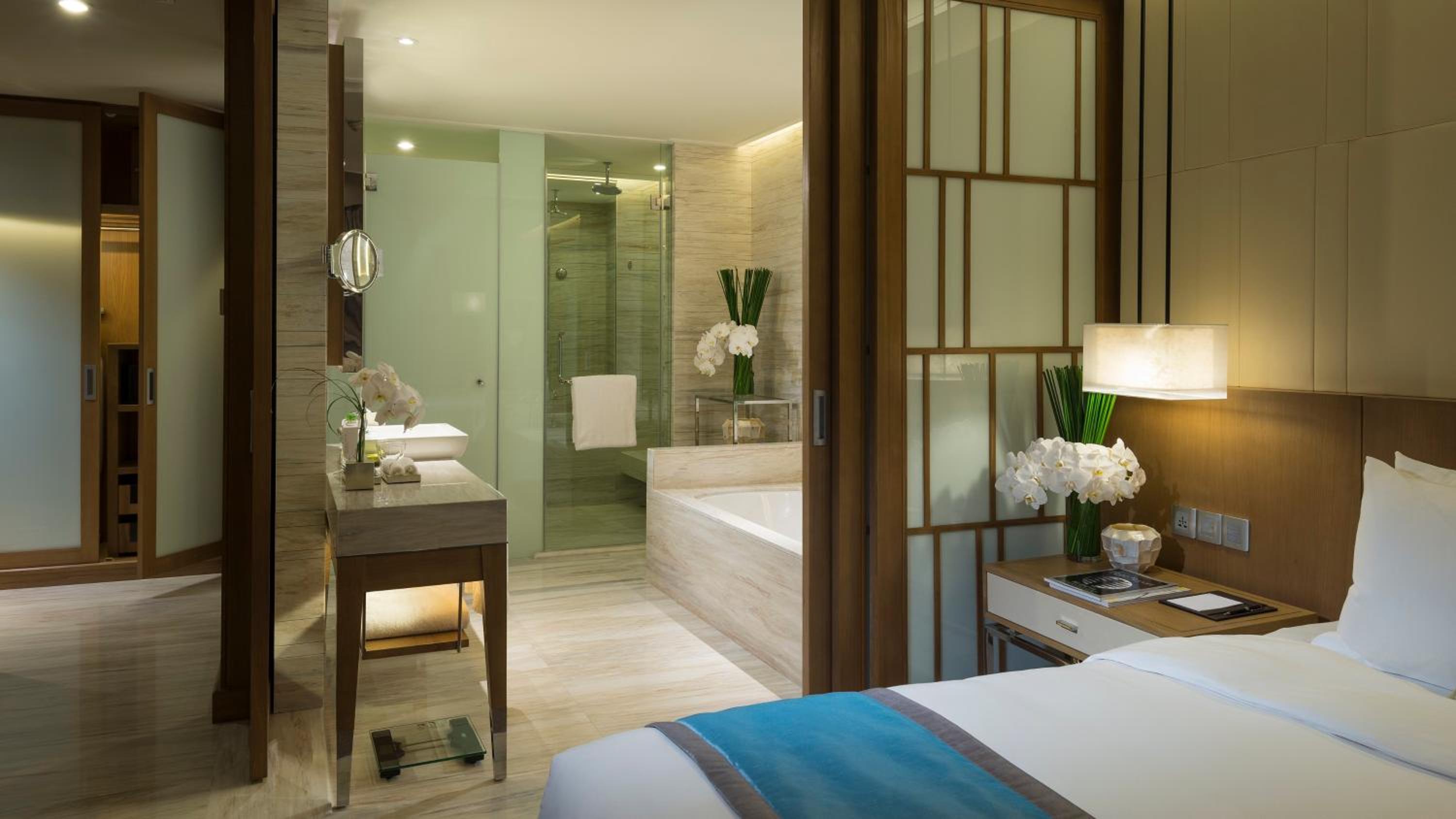 One-Bedroom Twin Suite with City View photo 2