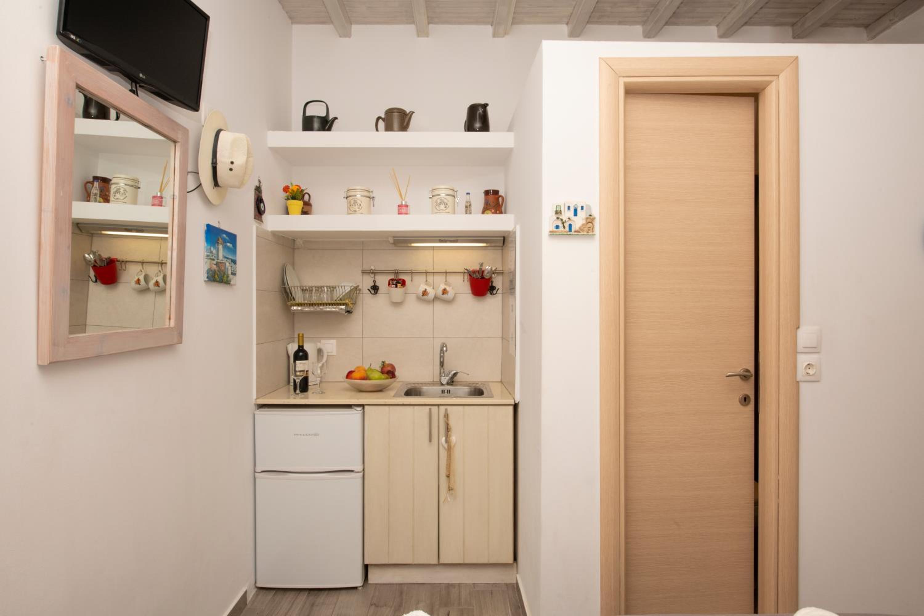 Small Twin Room - Photo 3