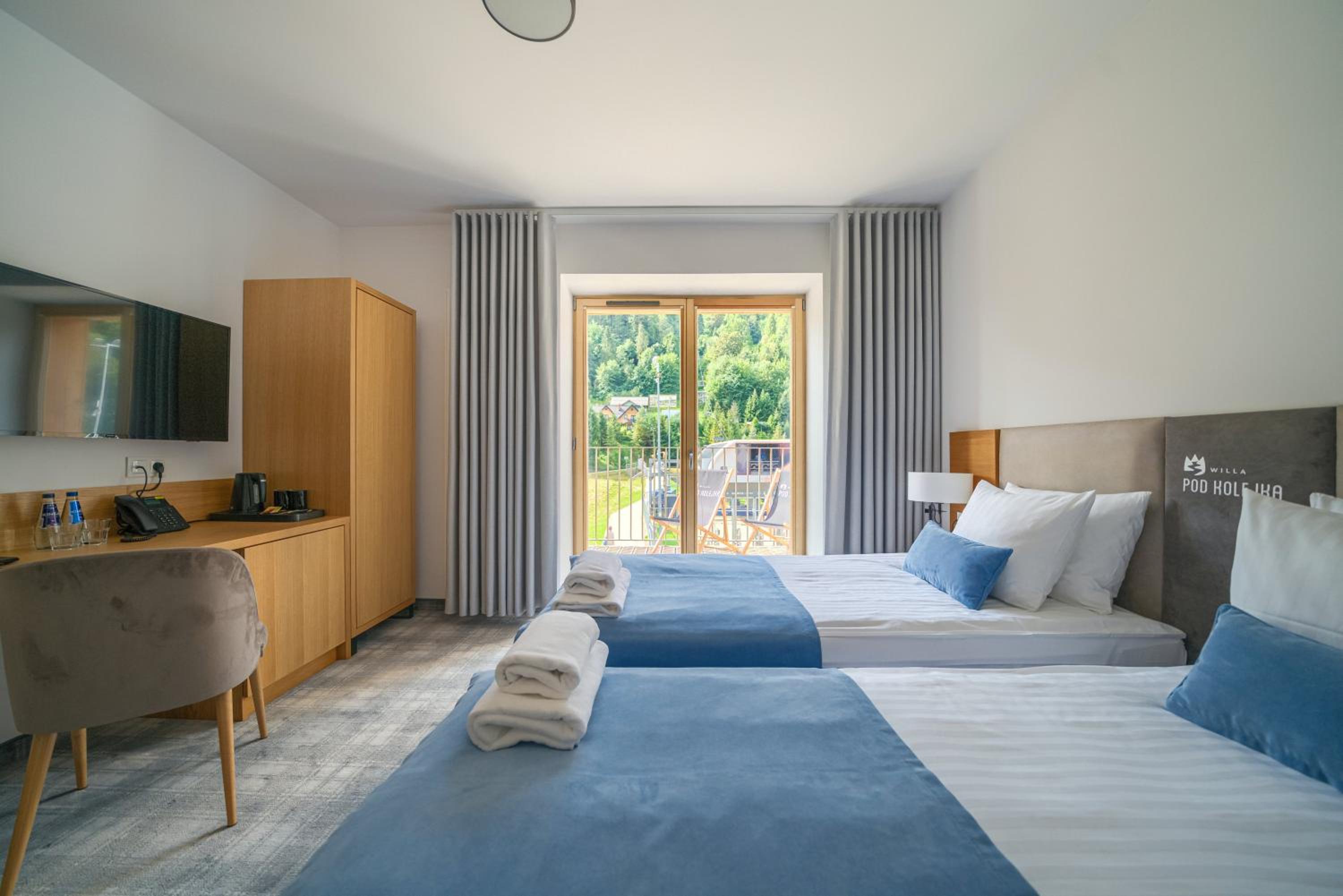 Deluxe Triple Room with Balcony photo 2