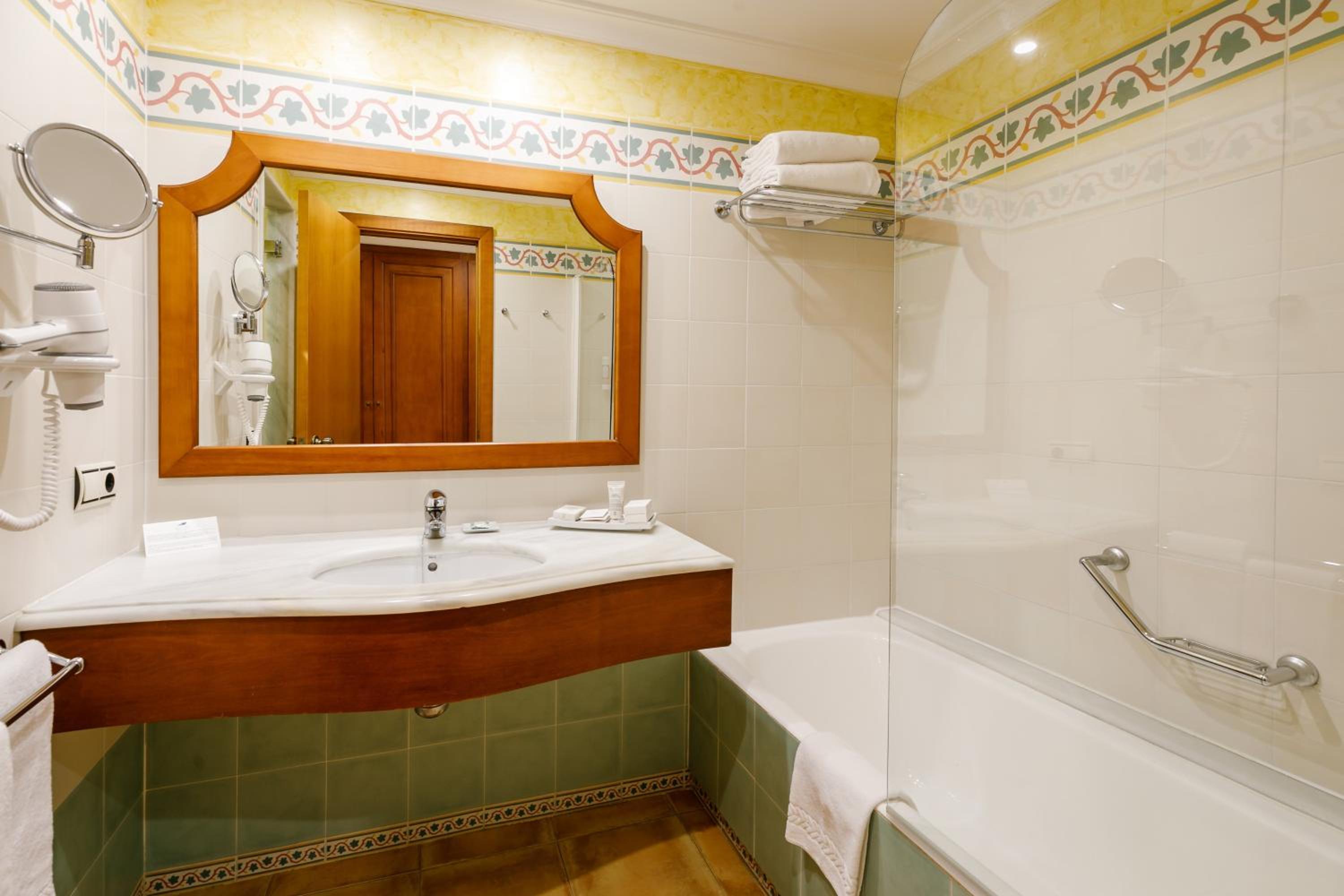 Habitación Estándar con Dos Camas Individuales Habitación Estándar con Dos Camas Individuales