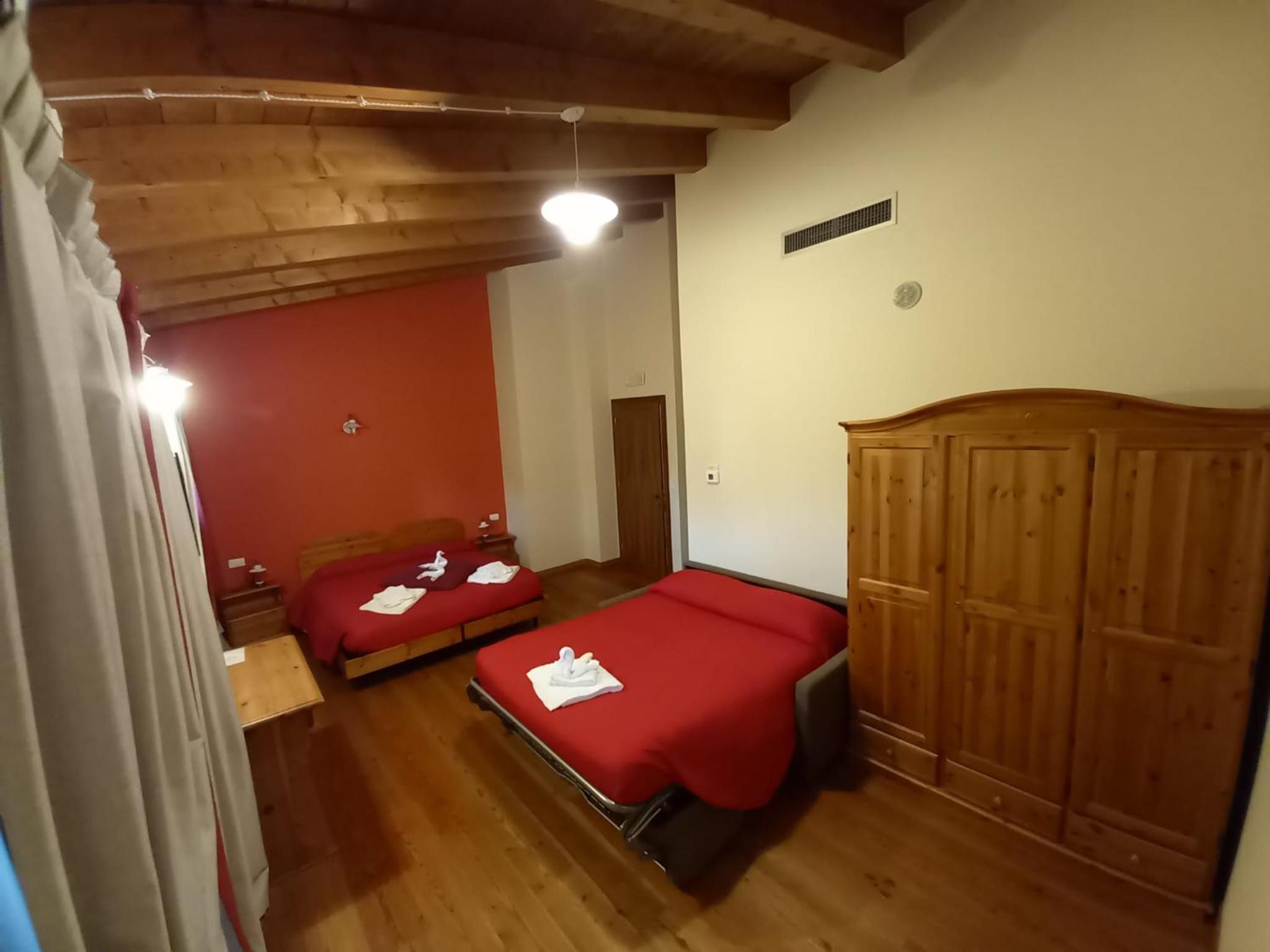 Large Double or Twin Room photo 2