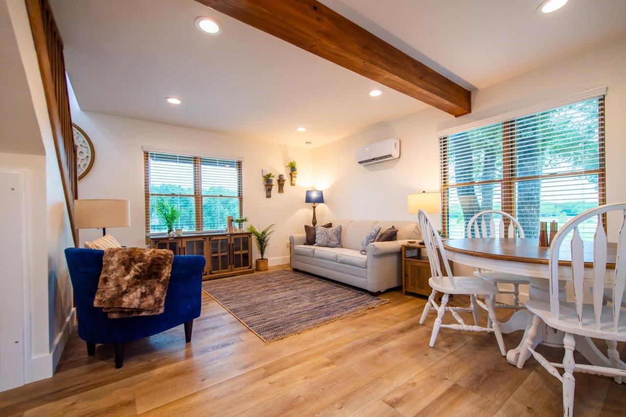 One-Bedroom House - Photo 12