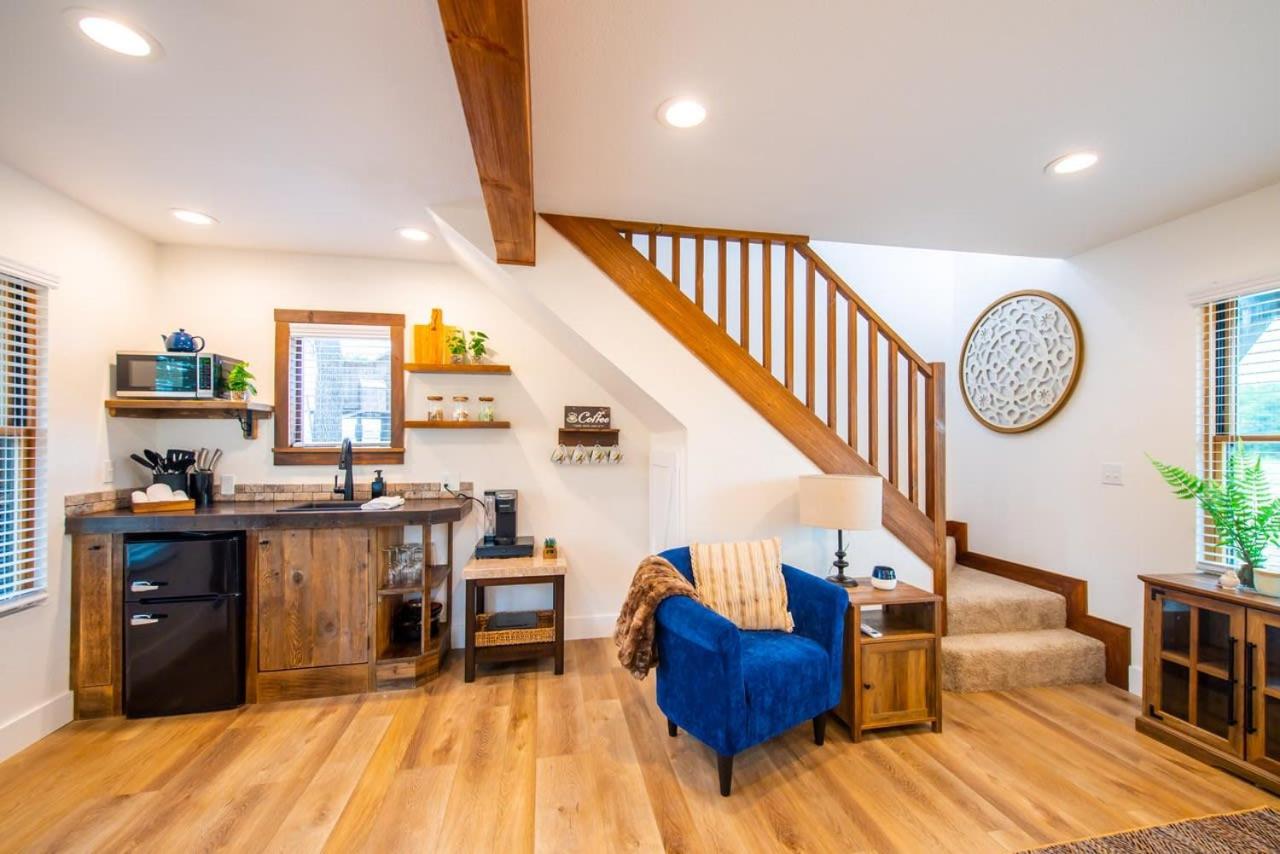 One-Bedroom House - Photo 6