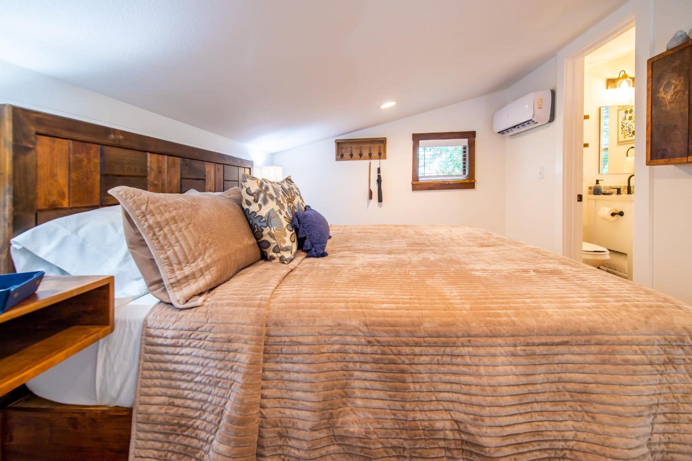 One-Bedroom House - Photo 10