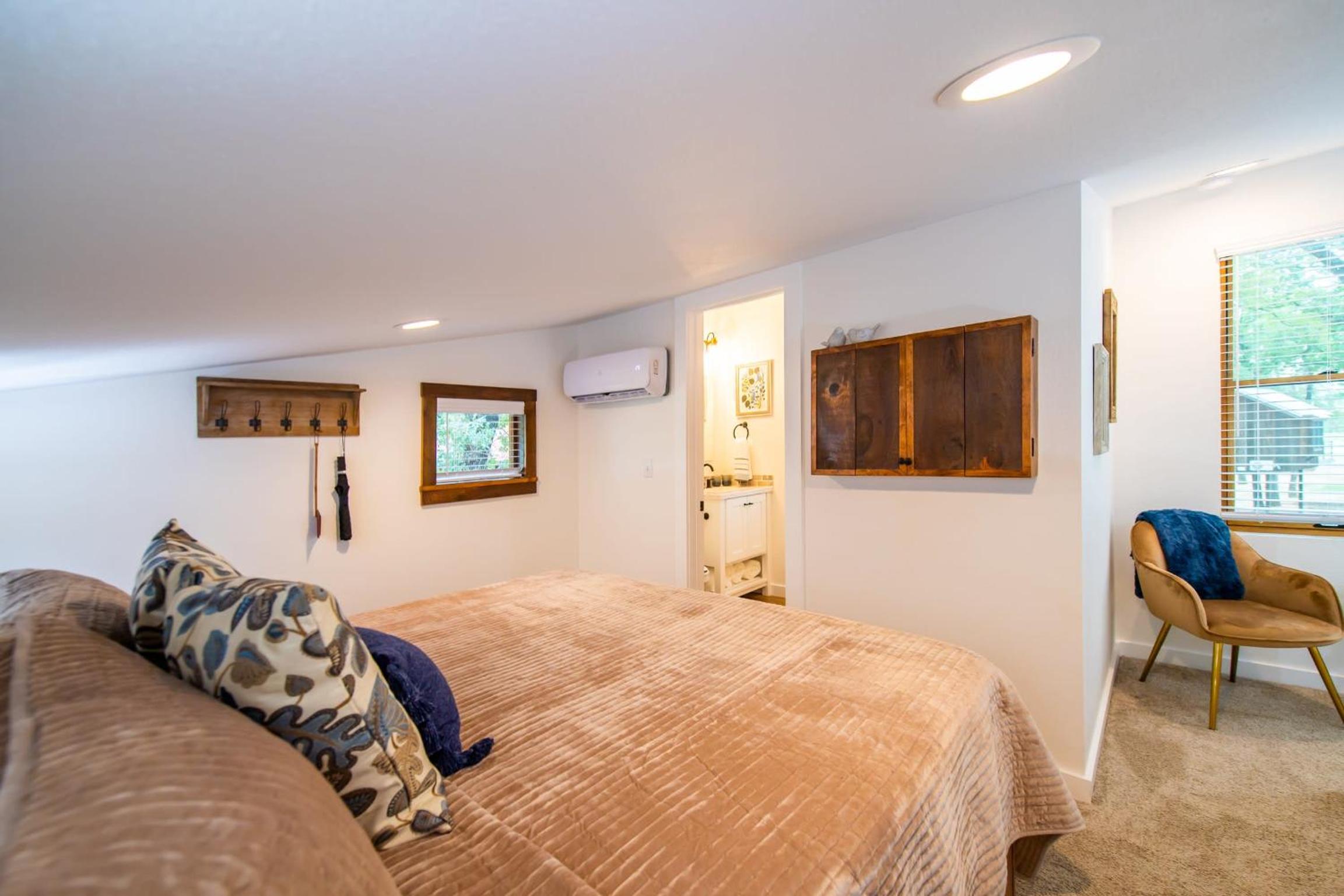 One-Bedroom House - Photo 15