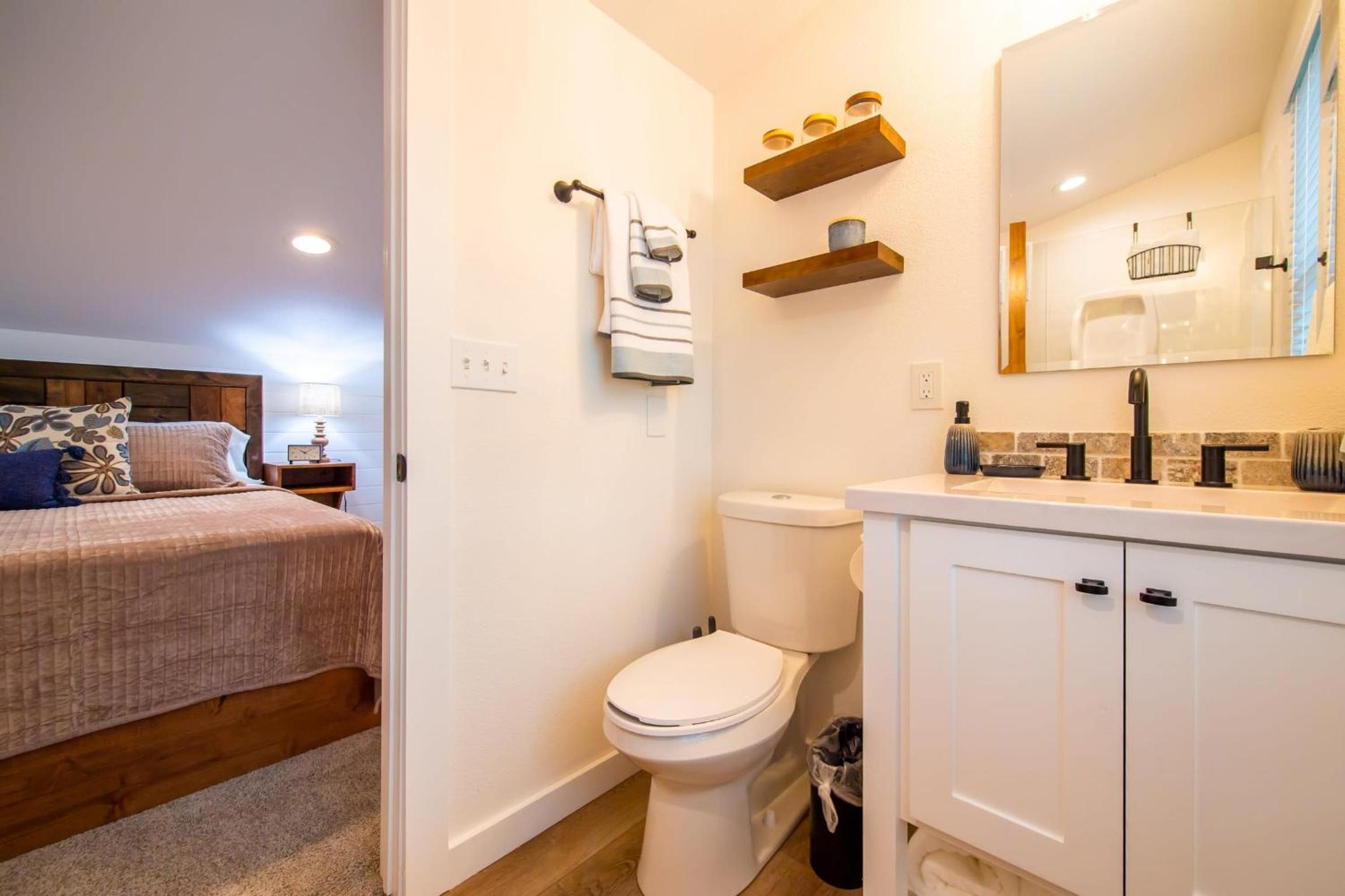 One-Bedroom House - Photo 18