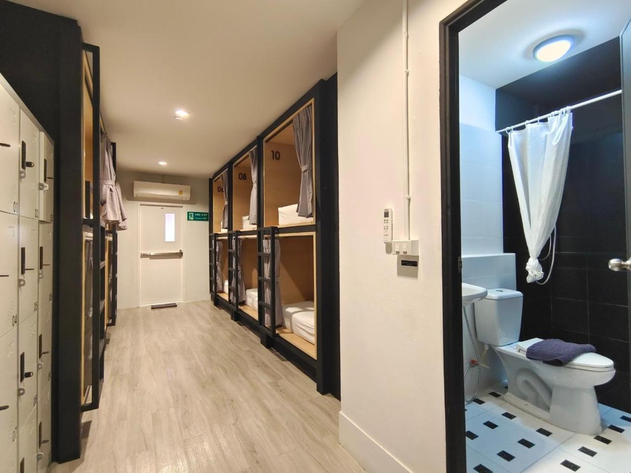 Family Room with Private Bathroom - Photo 5
