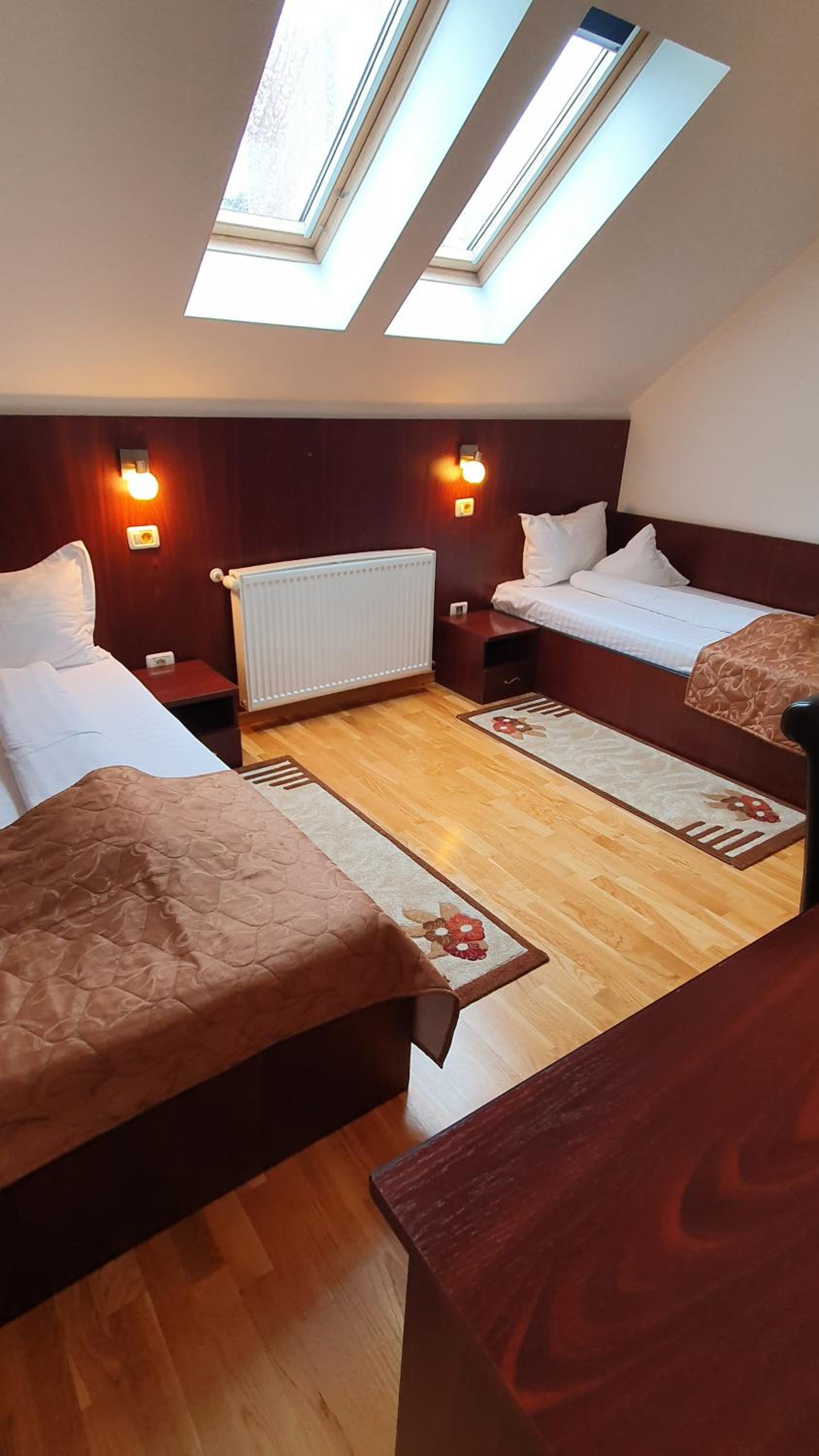 Economy Twin Room - Attic photo 2
