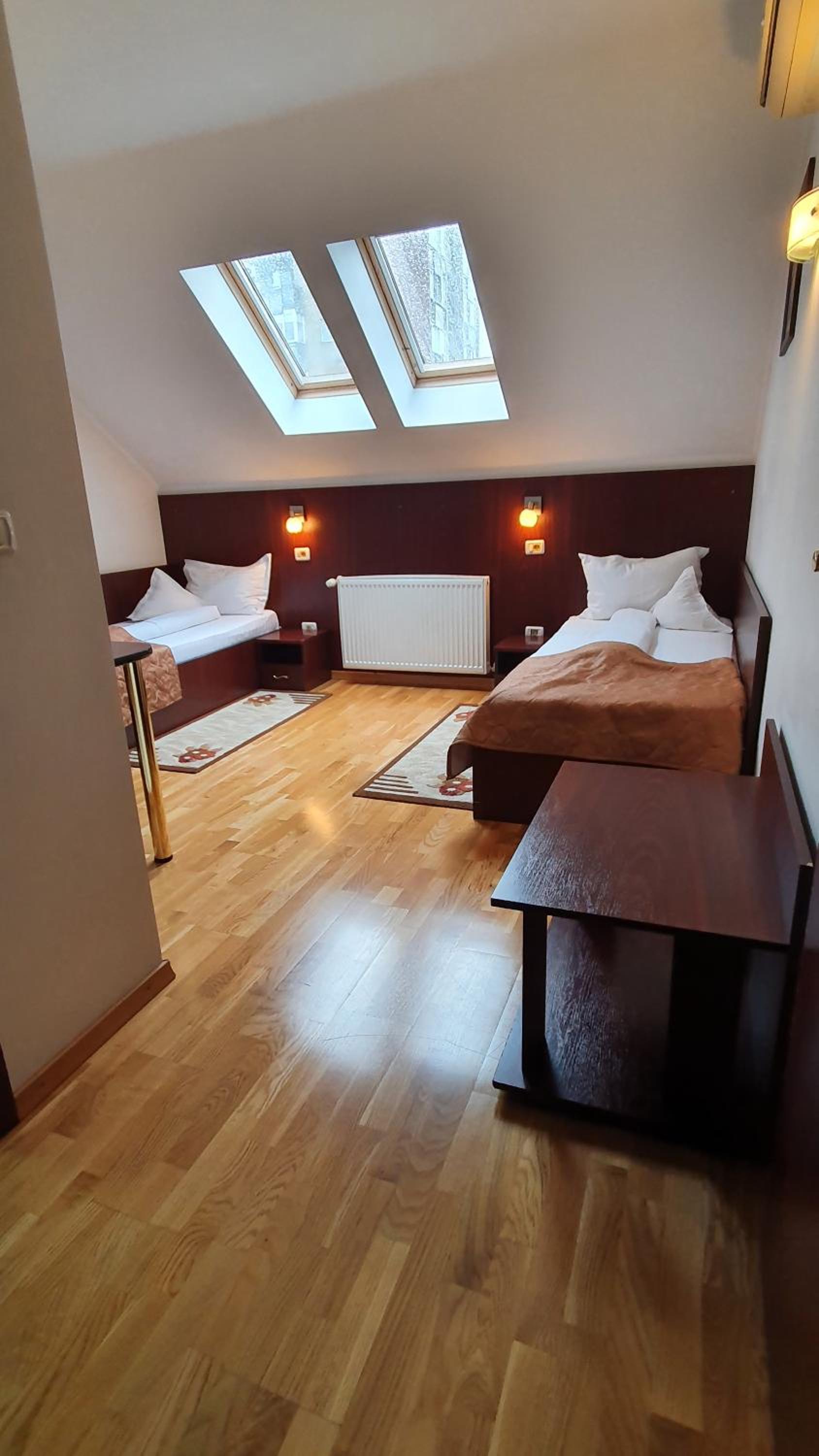 Economy Twin Room - Attic photo 3