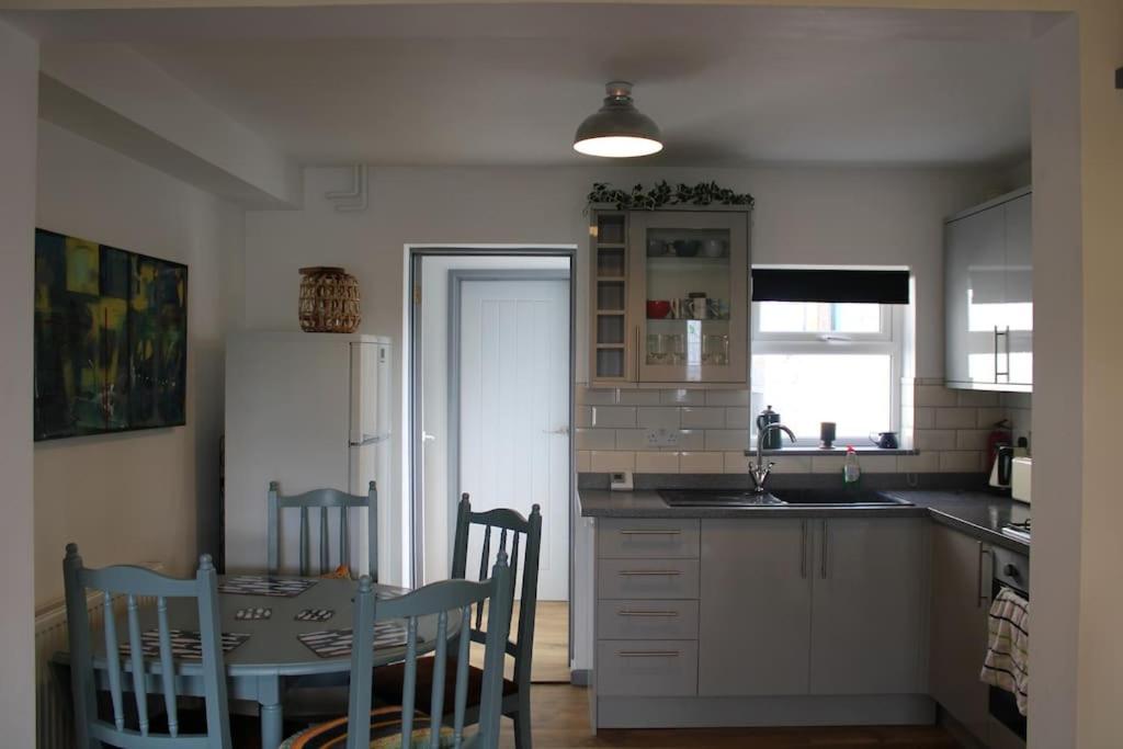 Three-Bedroom House photo 3