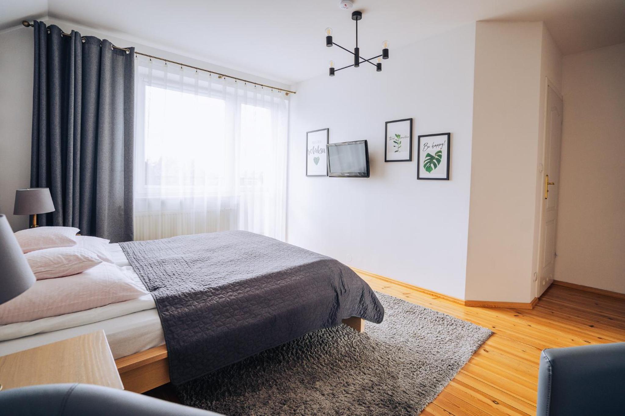 Double Room with Balcony - Photo 3