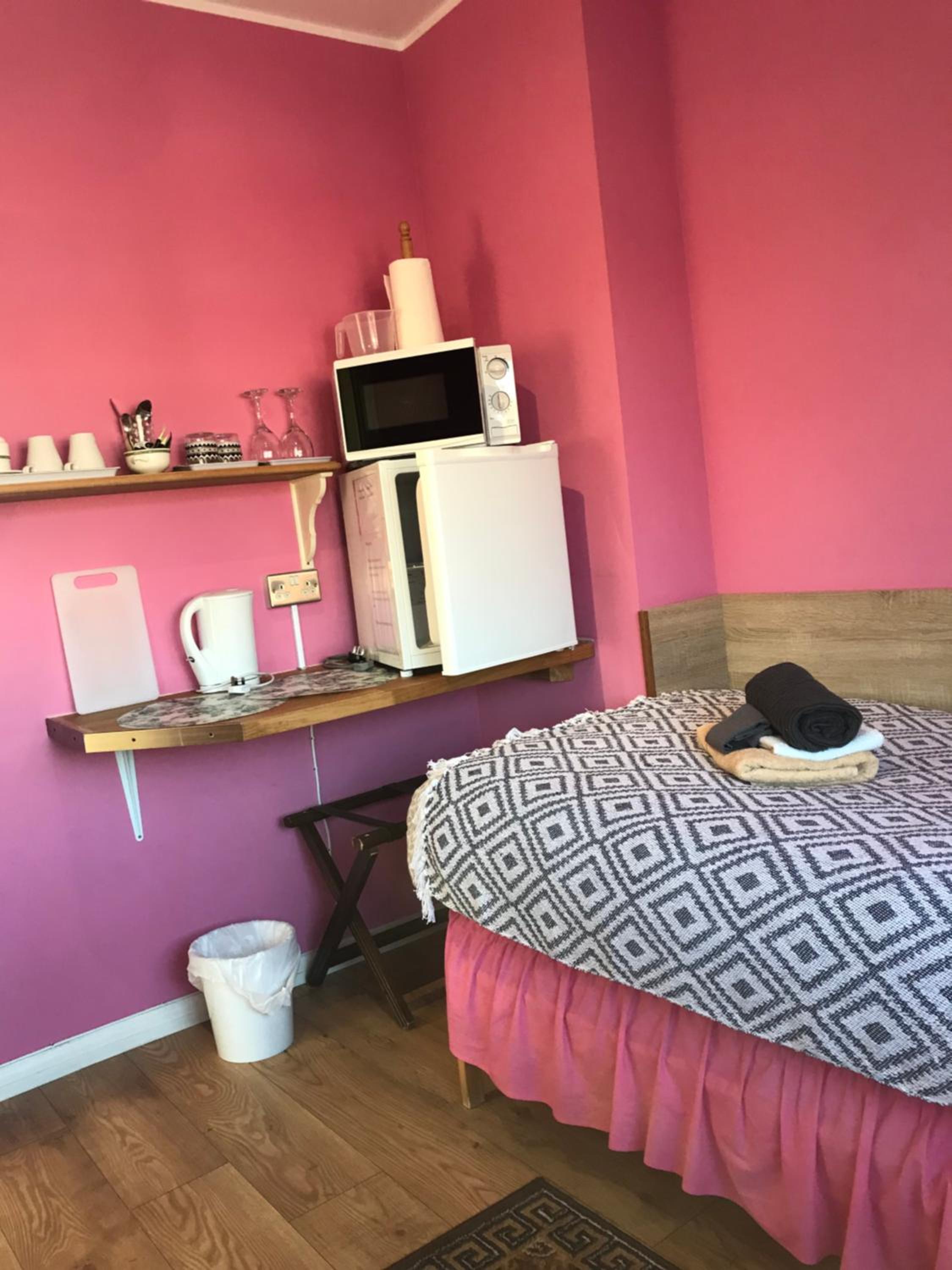 Apartment With Shared Bathroom