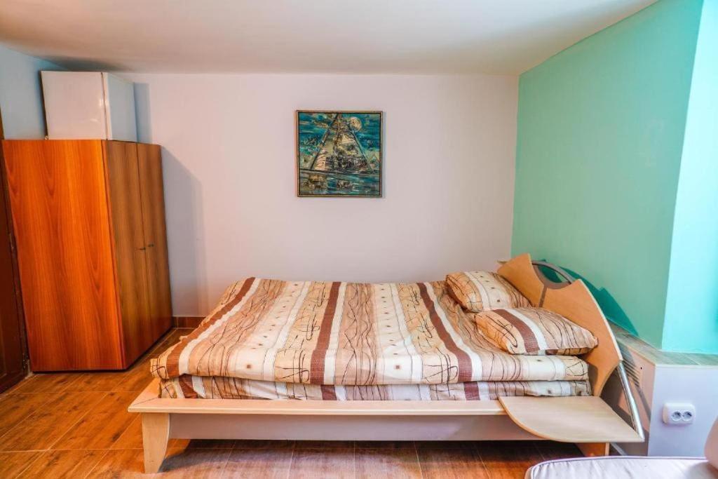 One-Bedroom Apartment - Photo 47