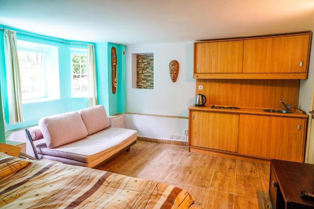 One-Bedroom Apartment - Photo 50