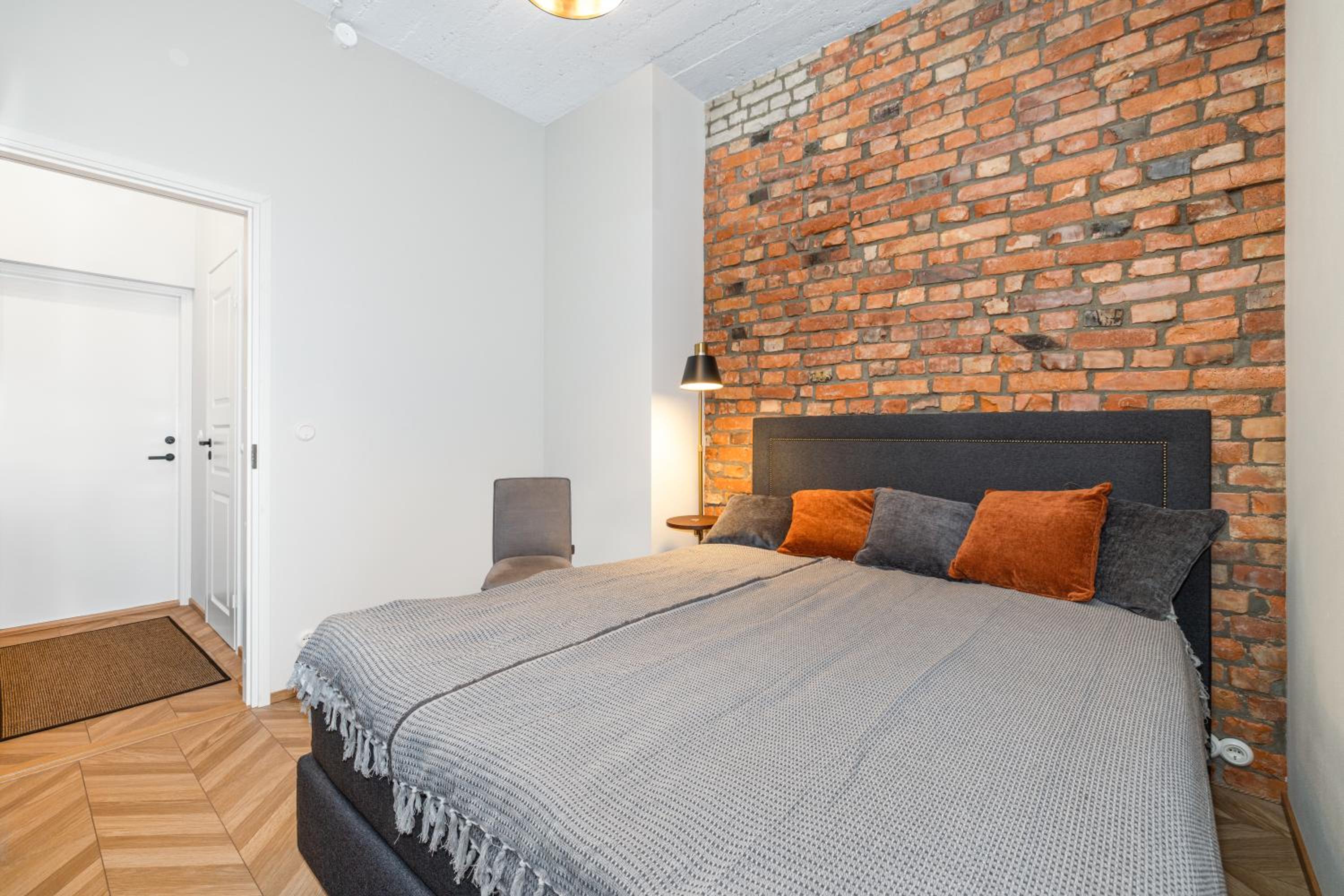 One-Bedroom Apartment - Photo 6