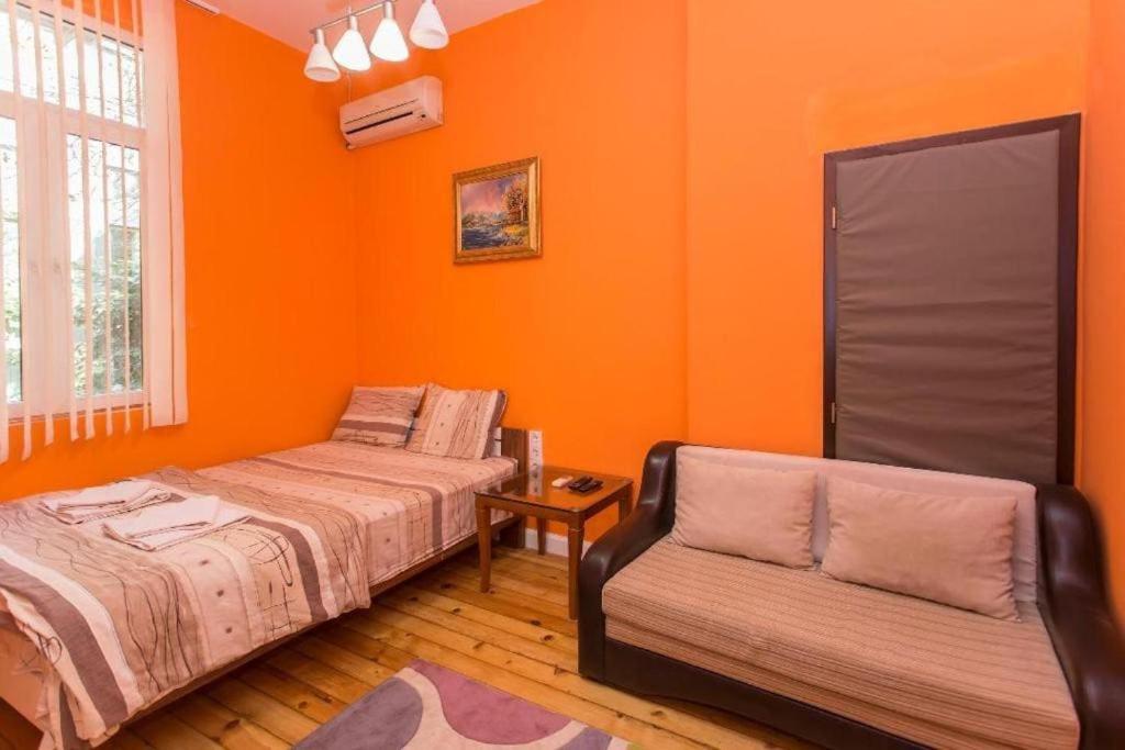 One-Bedroom Apartment - Photo 1