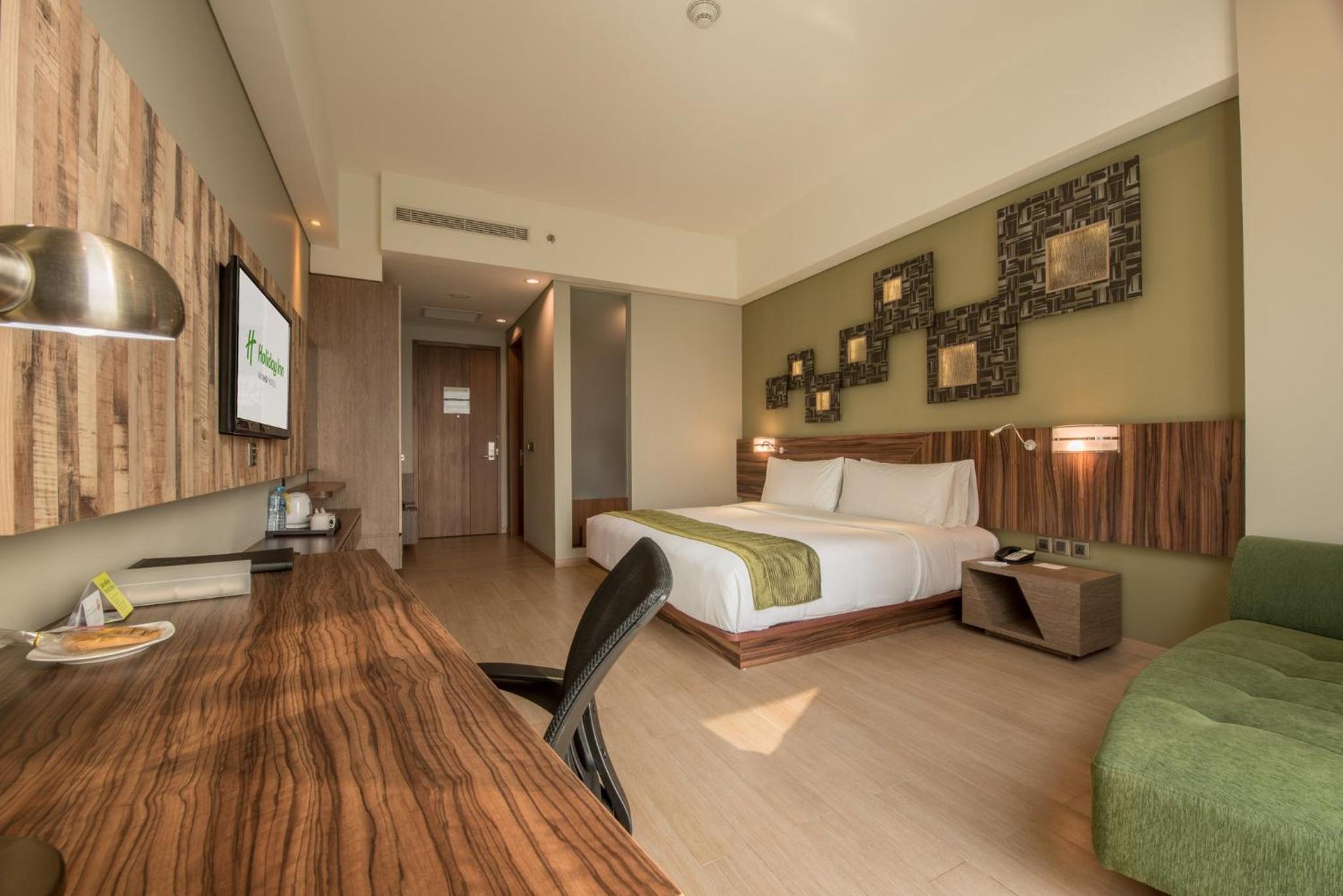 King Room with City View - Smoking photo 3