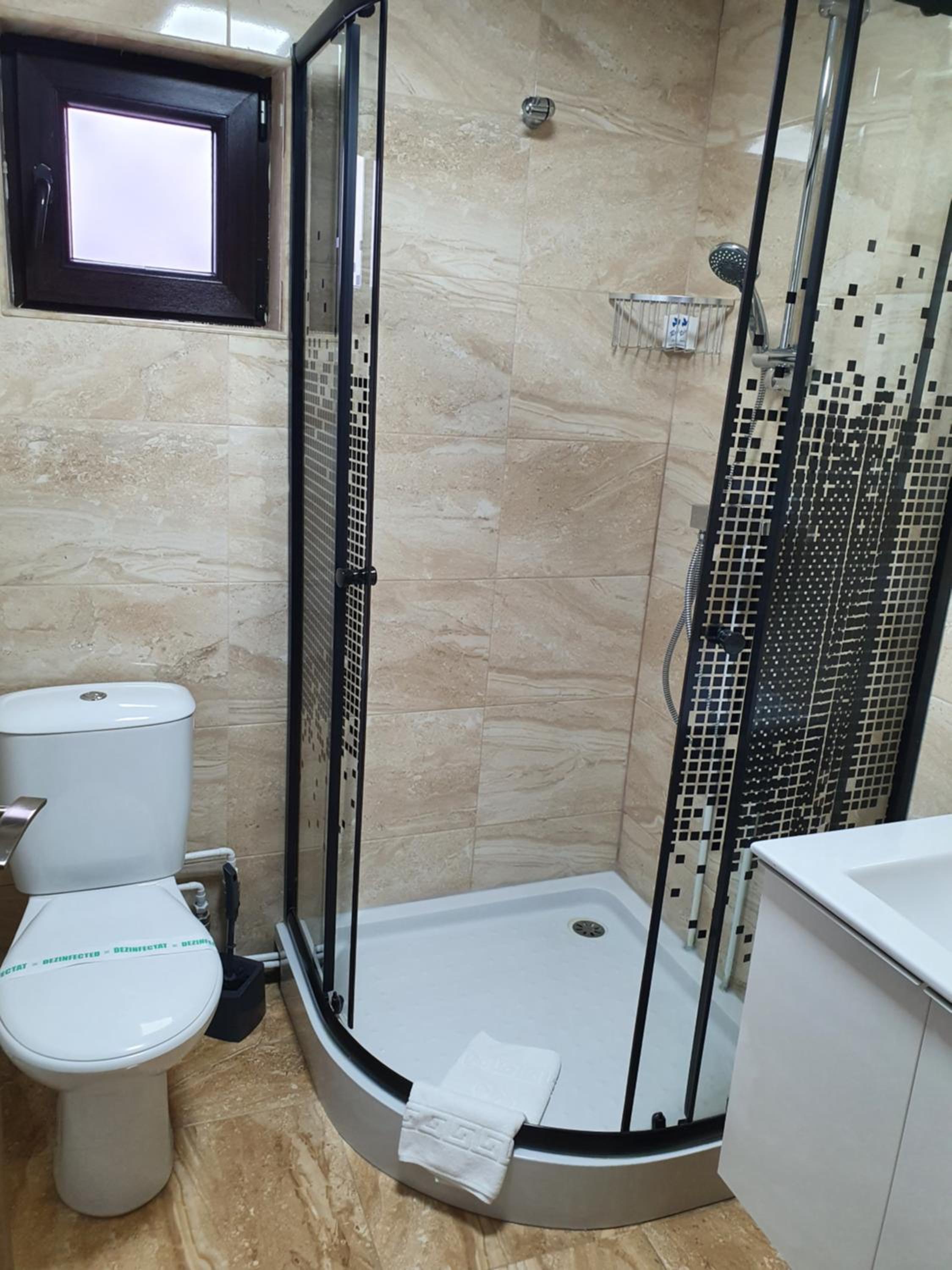 Double Room - Photo 6