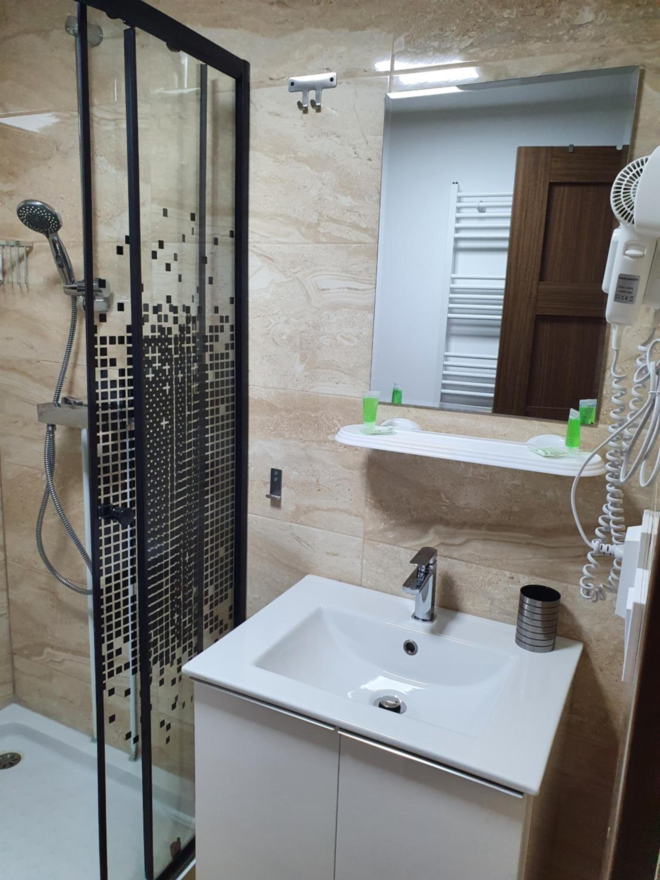 Double Room - Photo 4