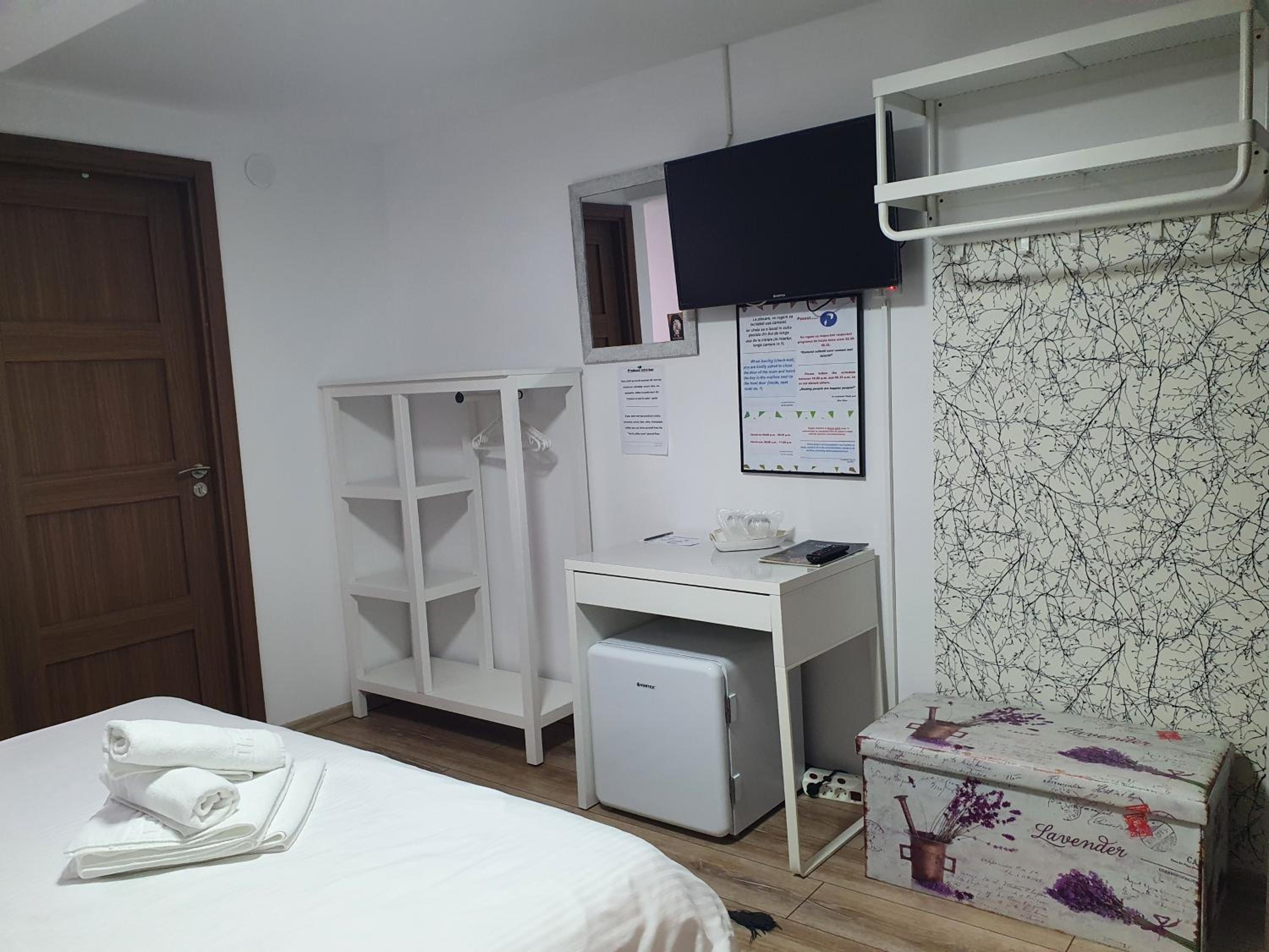 Double Room - Photo 7