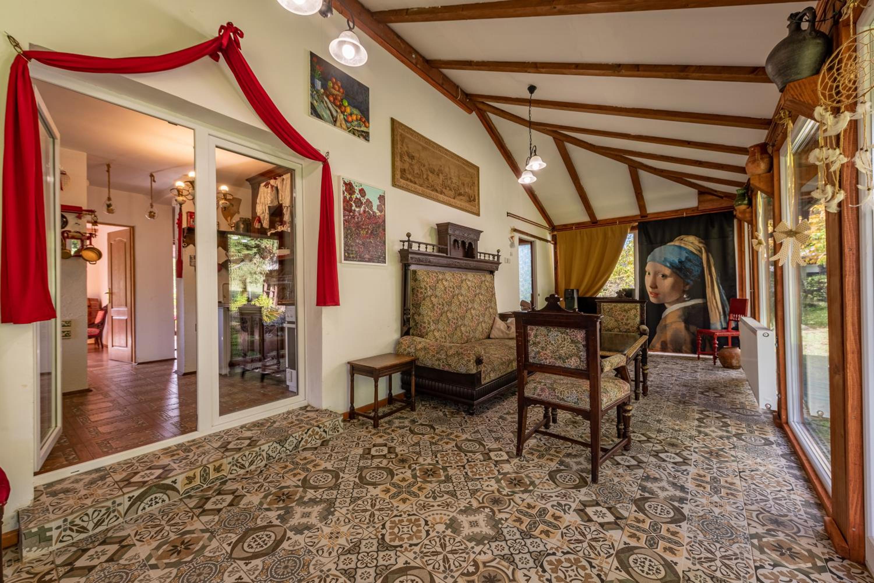 Villa - Photo 1