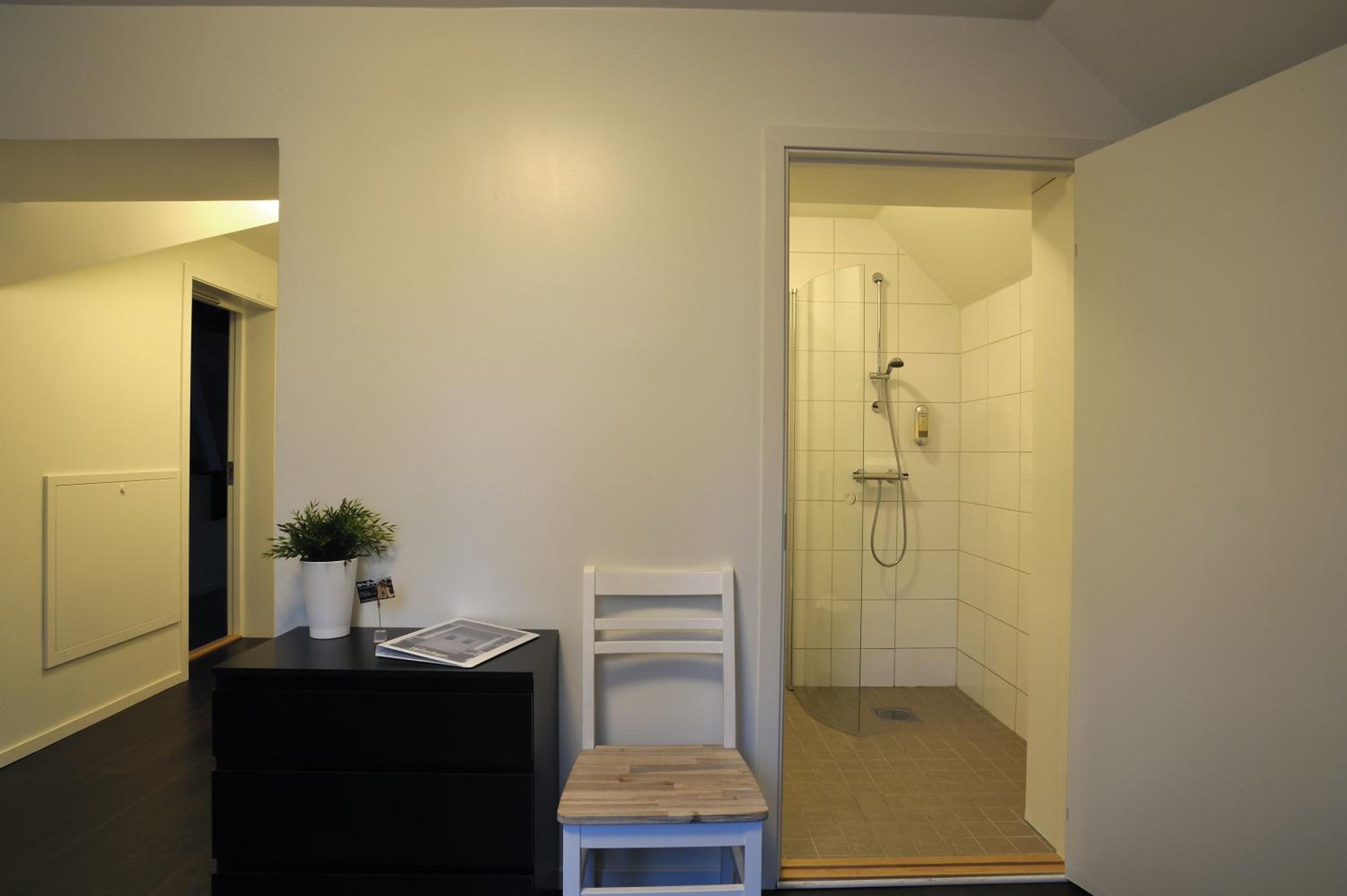 Twin Room - Photo 12