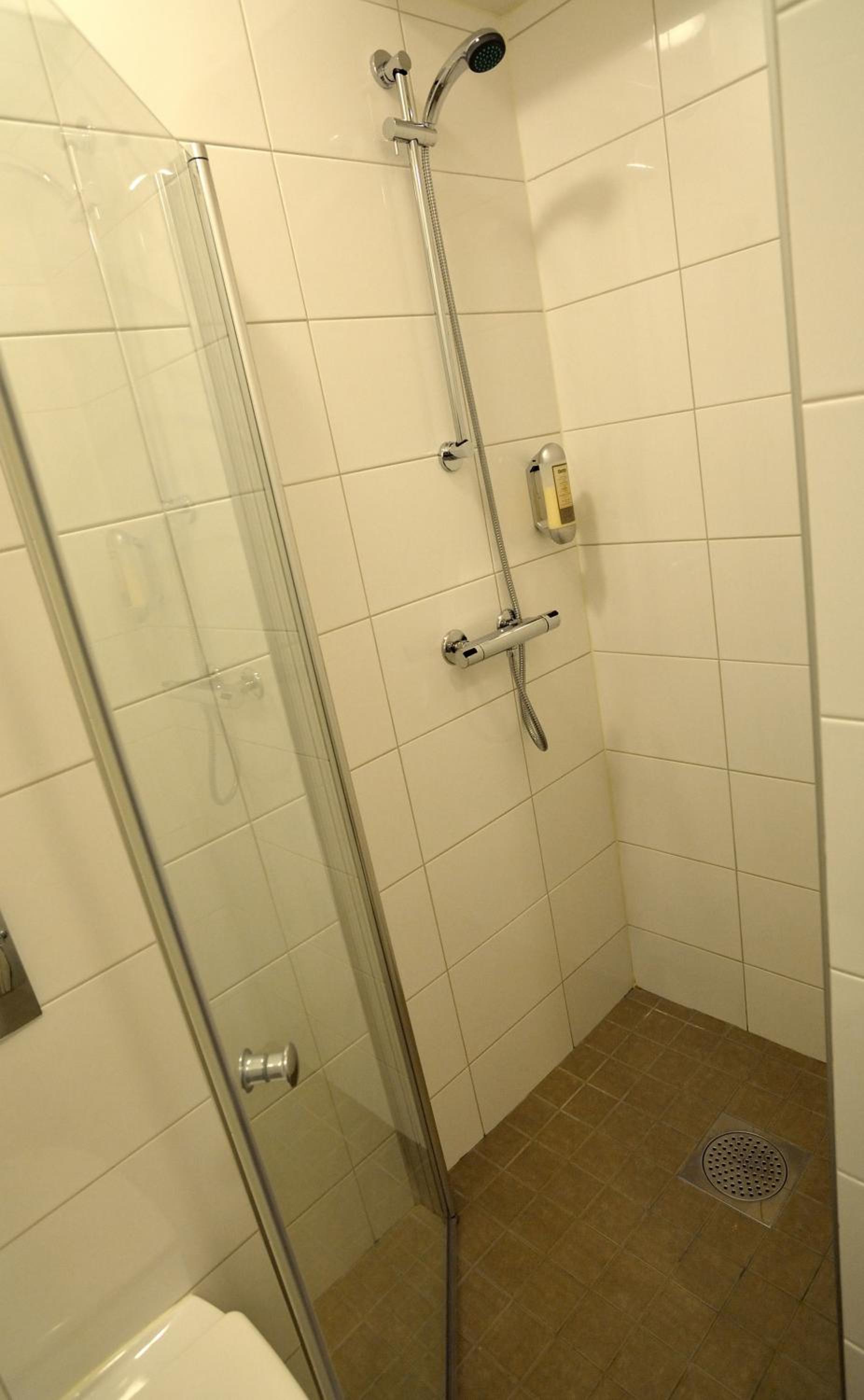 Twin Room - Photo 10