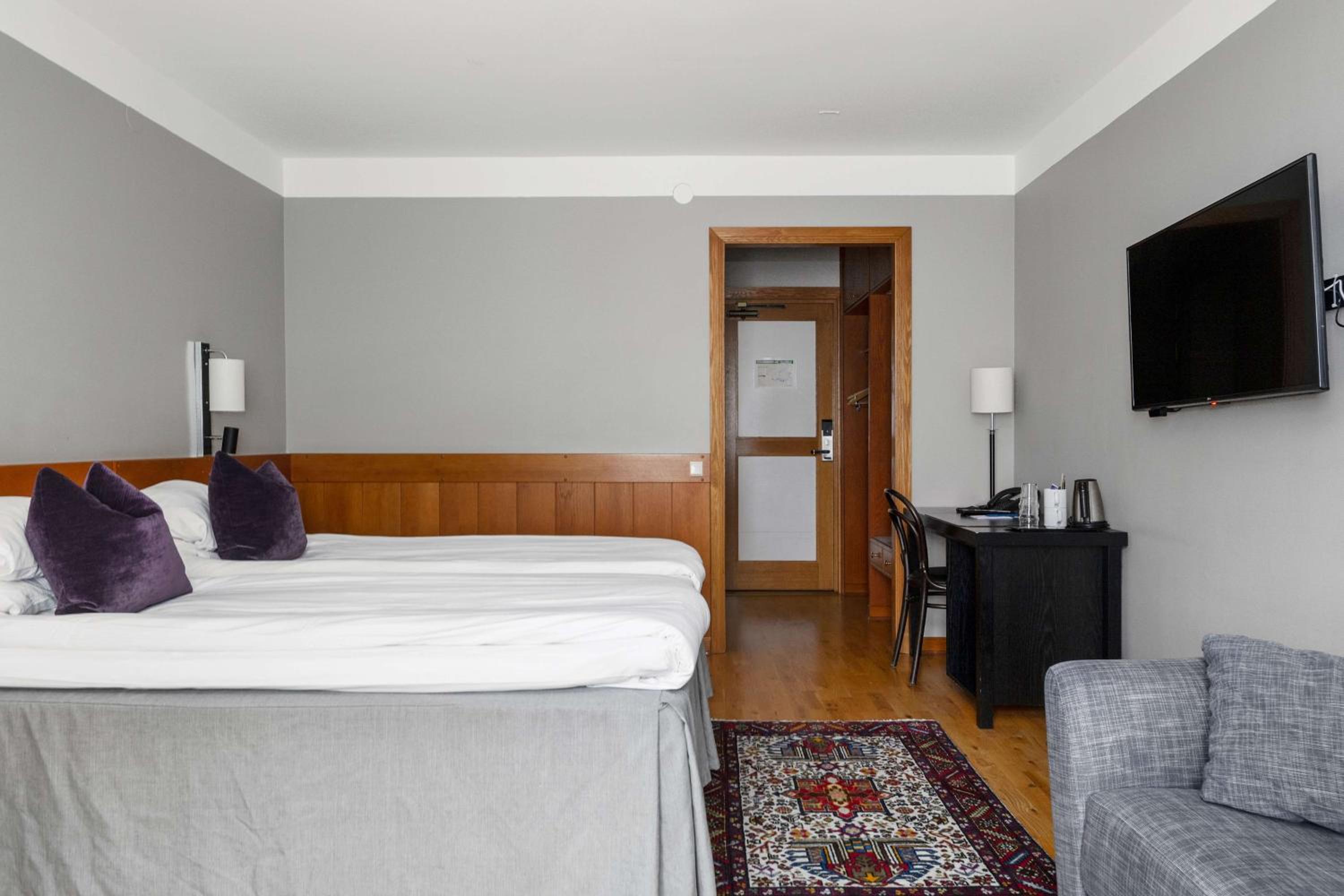 Family King Room with Sofa Bed photo 1
