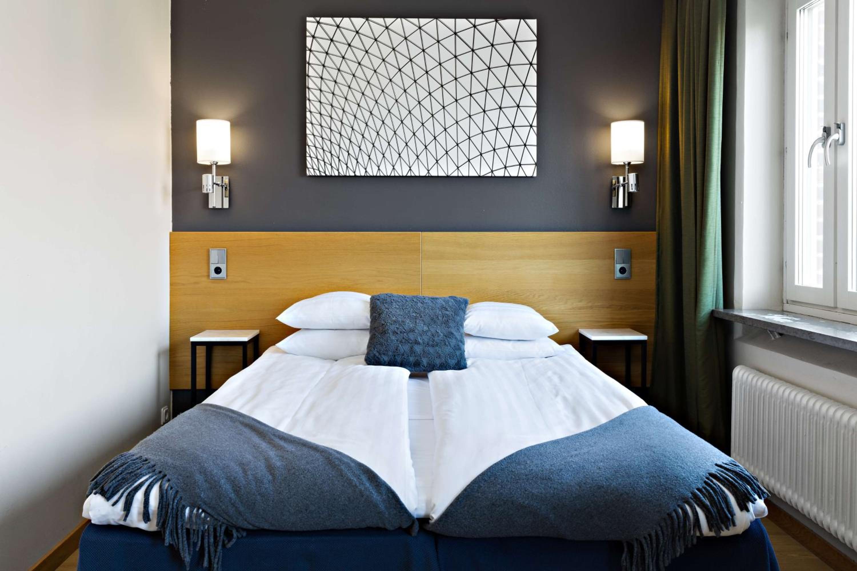 Standard Double Room - Photo 11