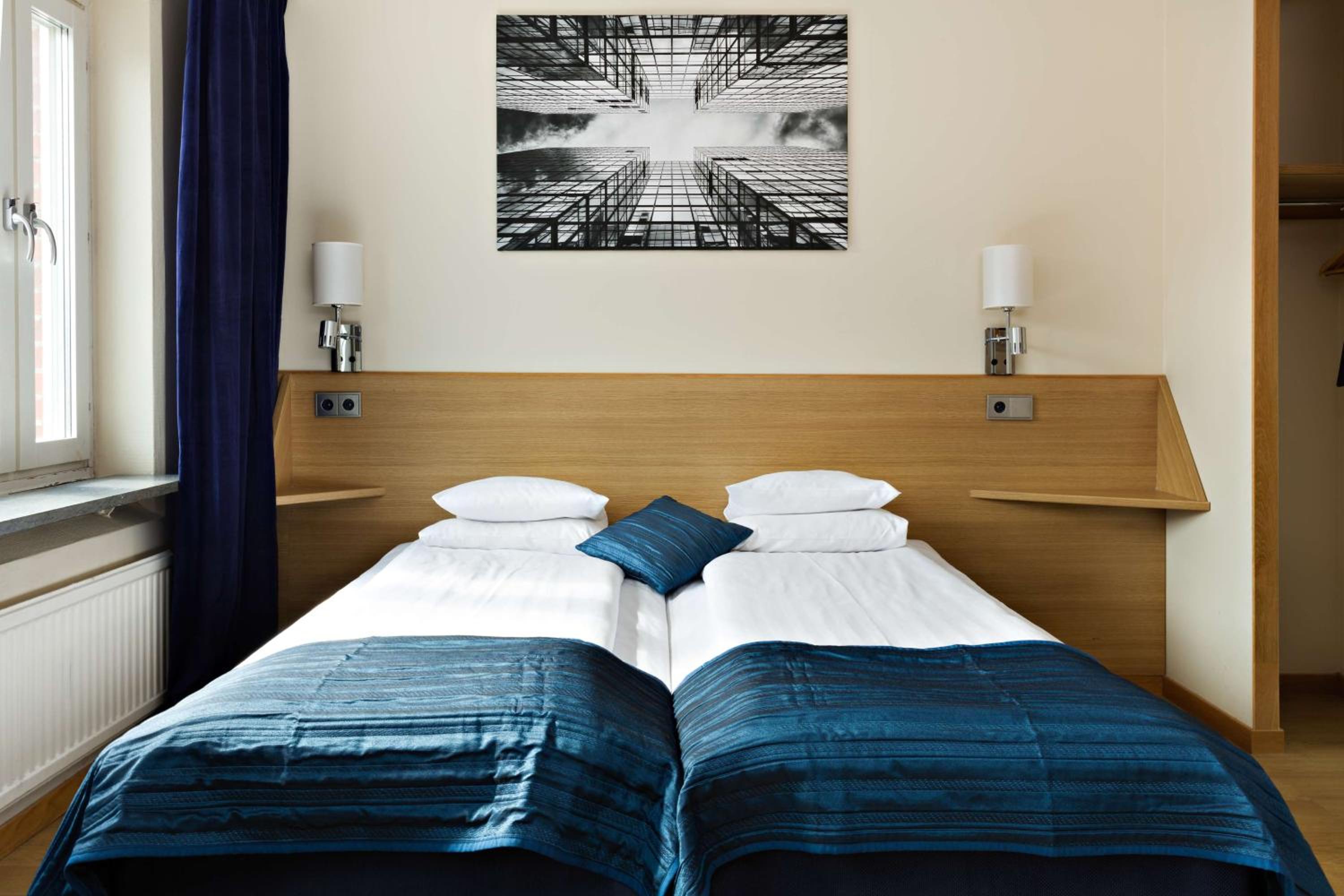 Standard Double Room - Photo 12