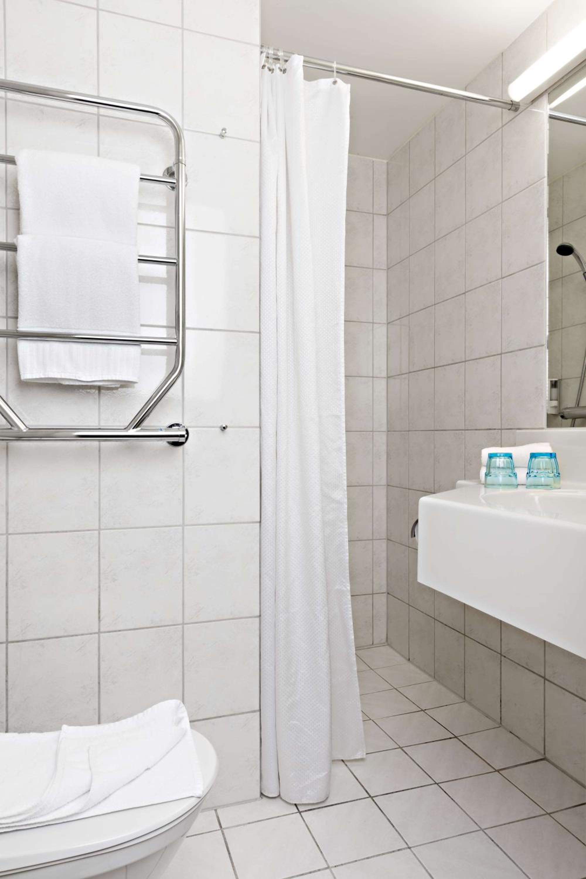 Standard Single Room - Photo 2