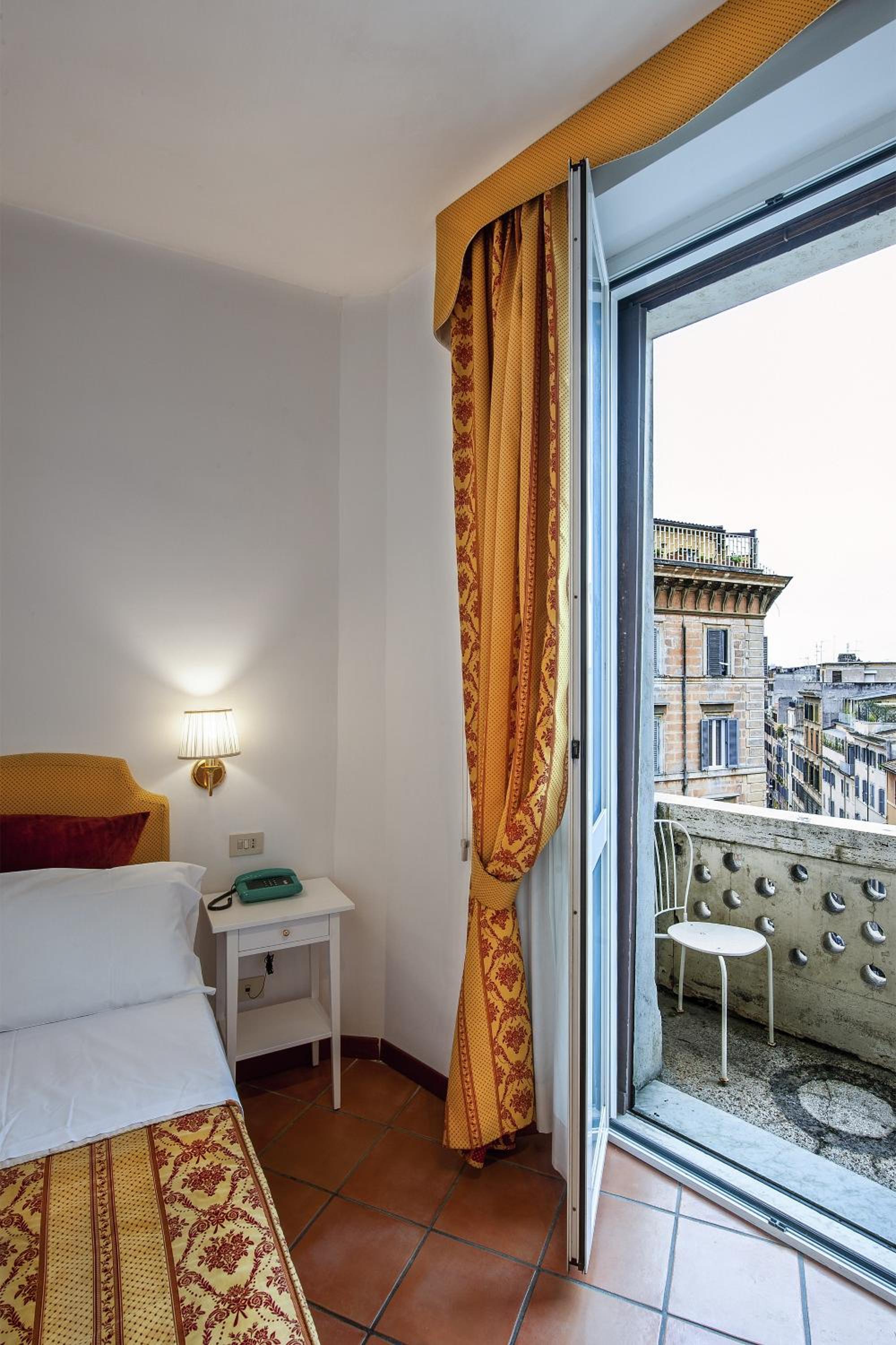 Twin Room with Balcony photo 3