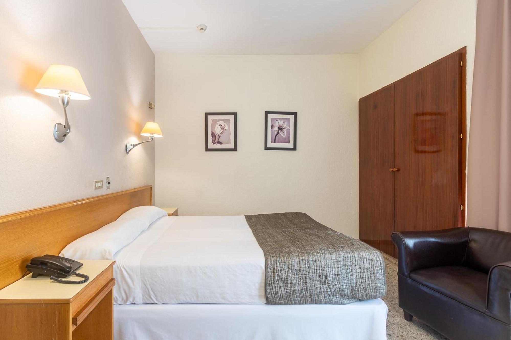 Double Room - Photo 5