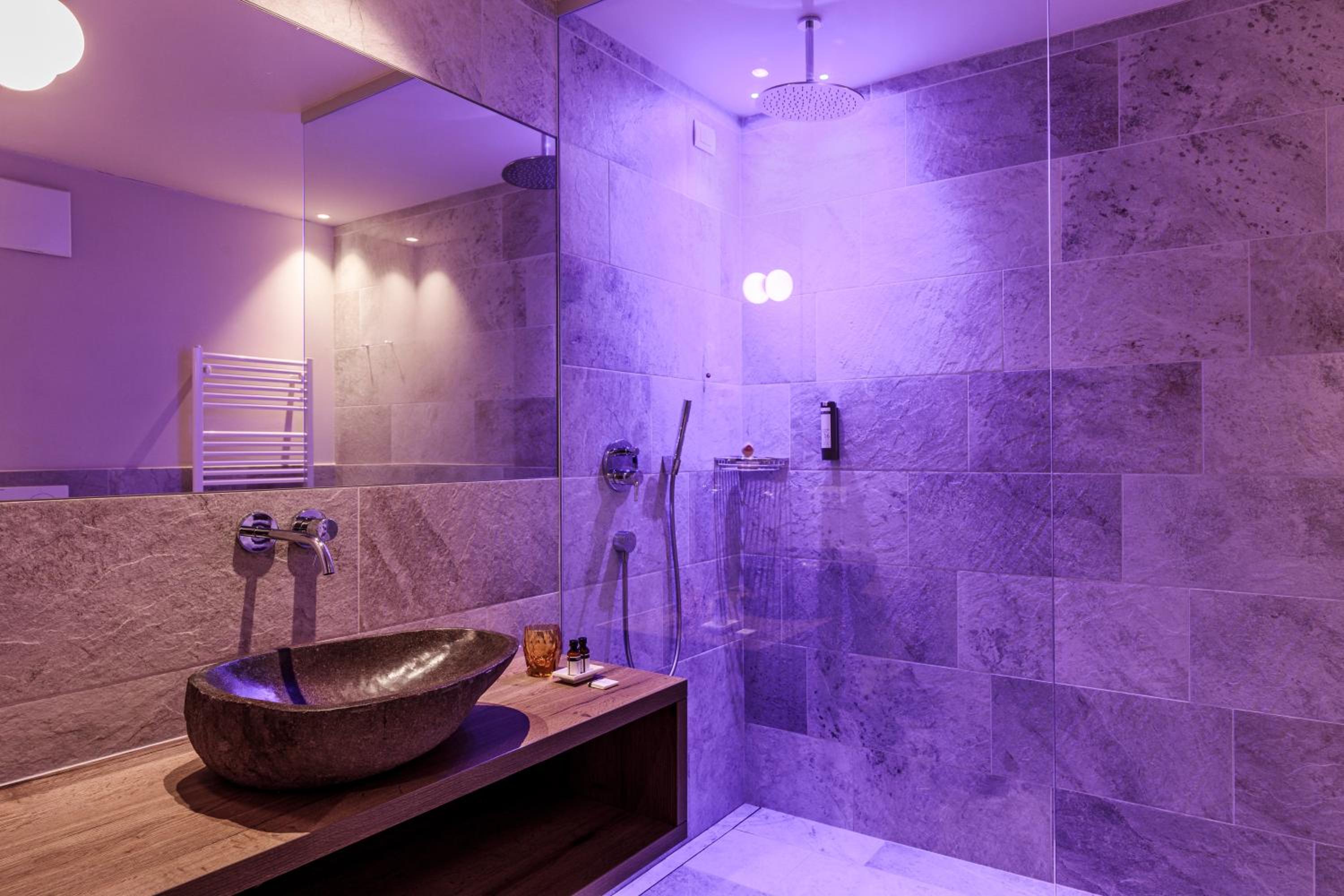 Deluxe Double Room with Balcony - Photo 2