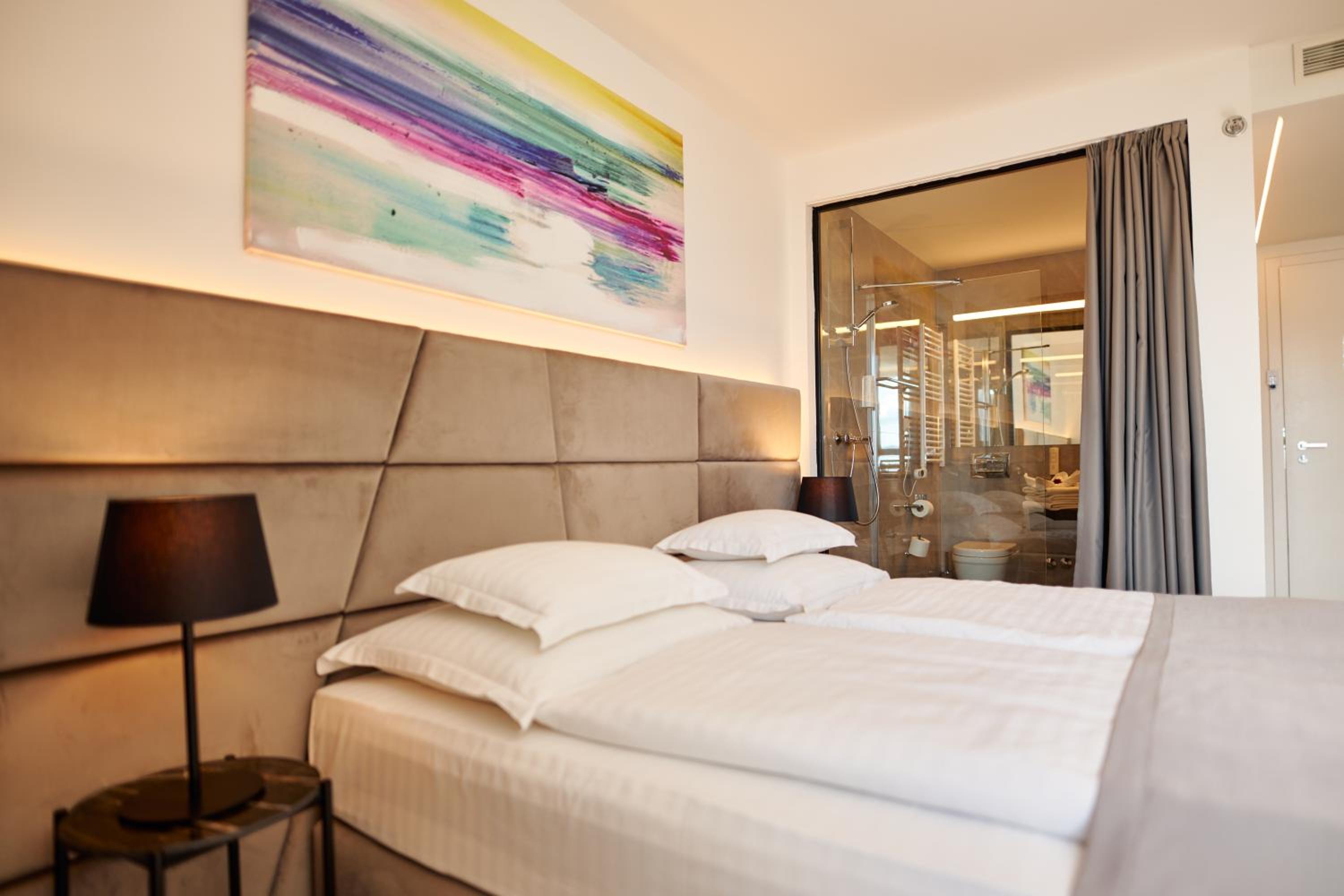 Standard Double Room - Photo 7