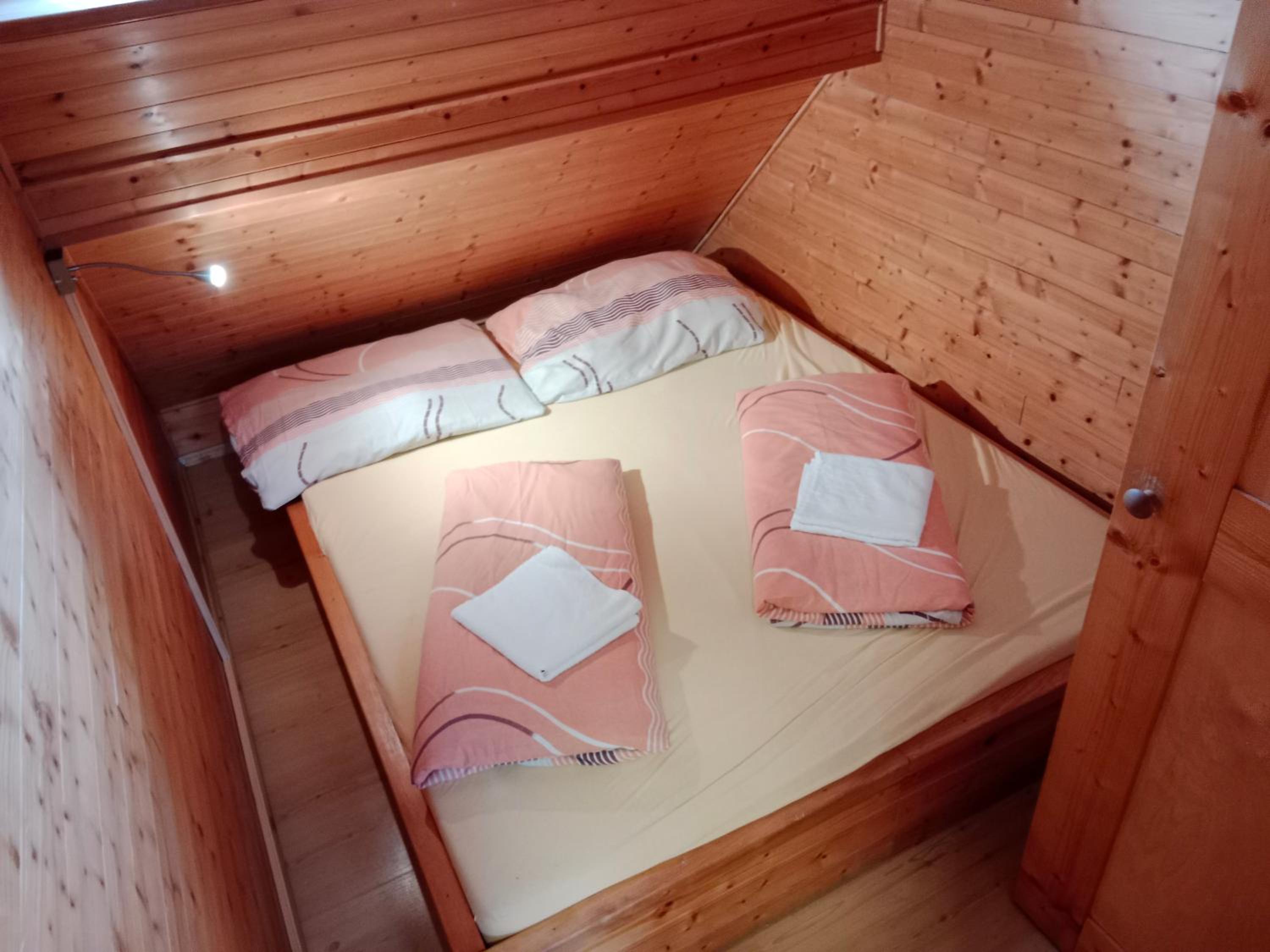 Quadruple Room with Private Bathroom photo 1