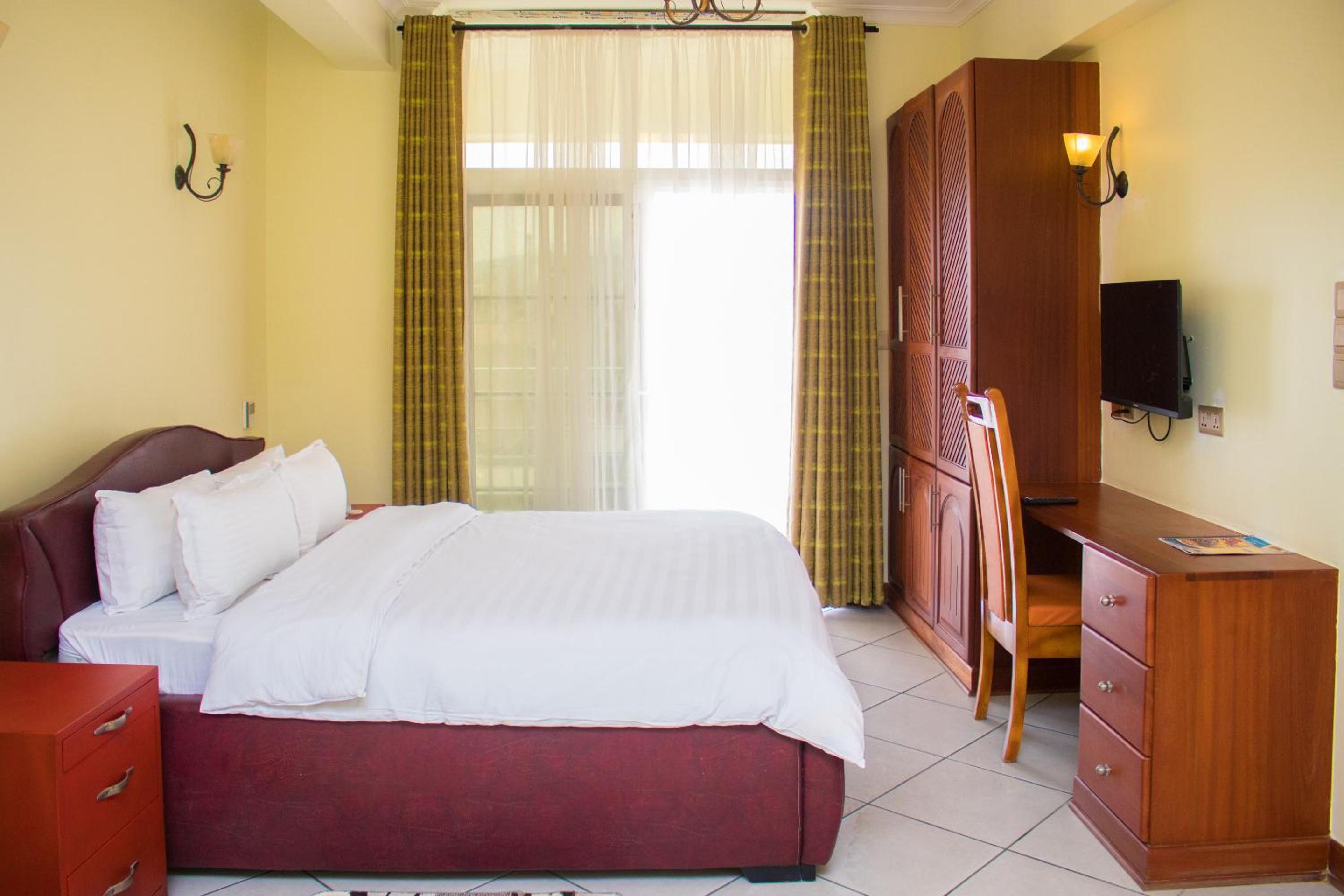 Deluxe Double Room with Balcony photo 3